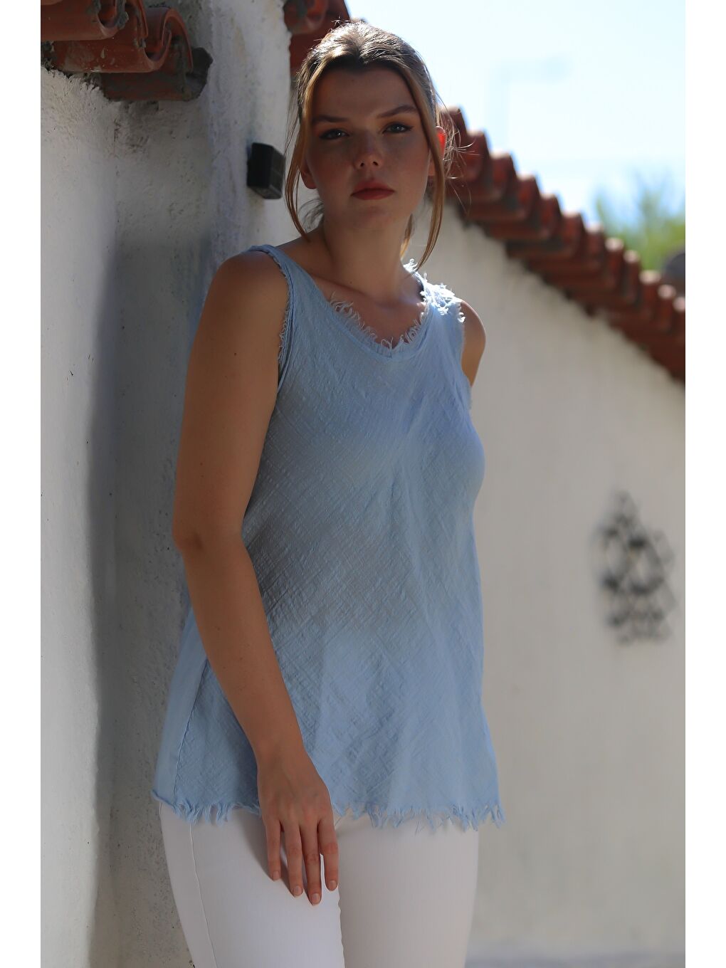 Organik Pamuk Açık Mavi Havuz Yaka Kolsuz İnce Yıkamalı Ve Pis Dikişli Uzun Dokuma Bluz 78 60-4