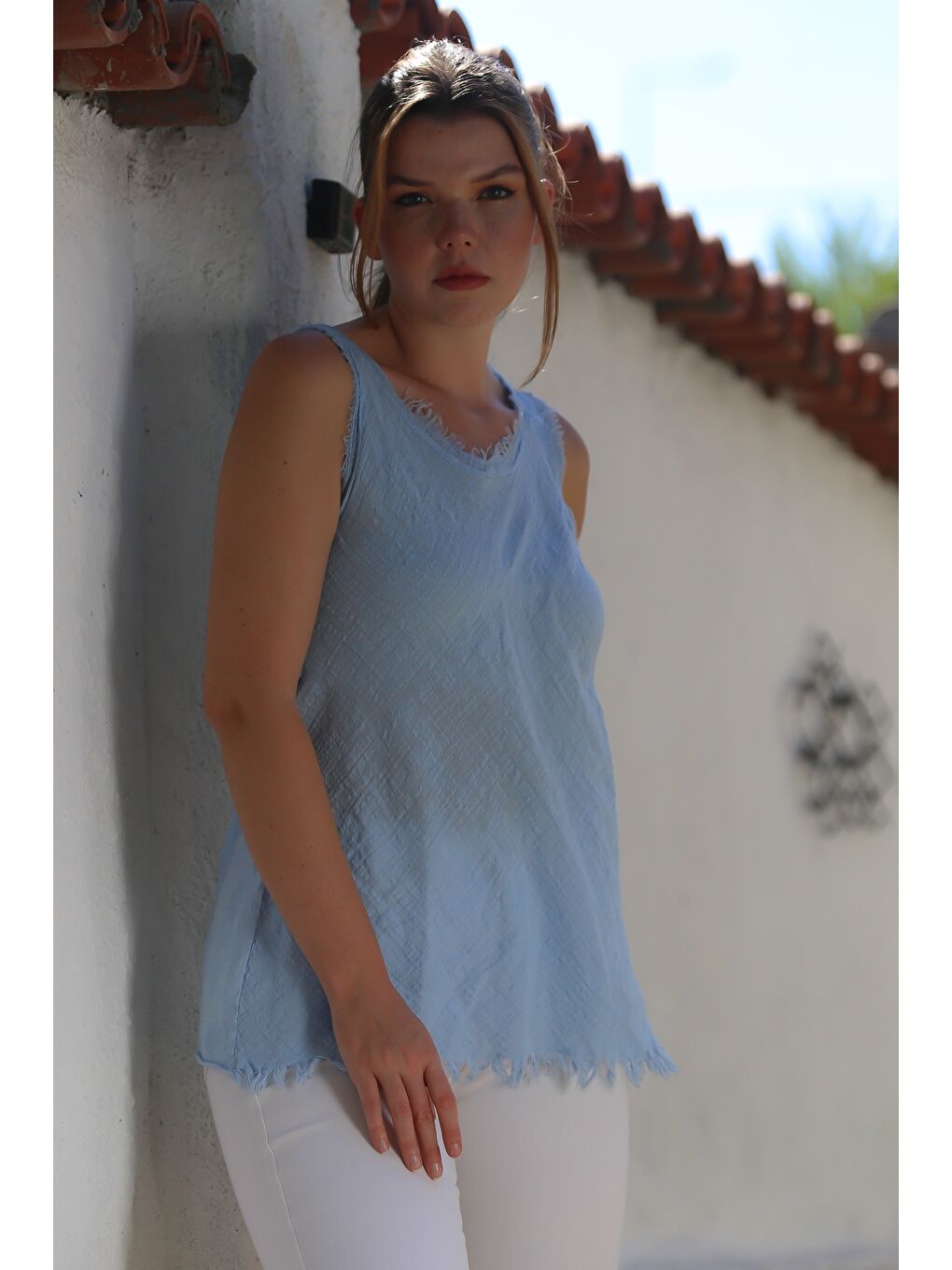 Organik Pamuk Açık Mavi Havuz Yaka Kolsuz İnce Yıkamalı Ve Pis Dikişli Uzun Dokuma Bluz 78 60-6