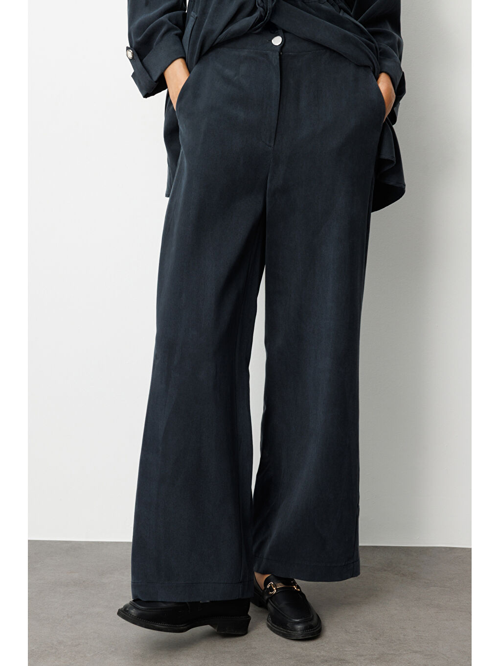 Geniş Paça Beli Lastikli Siyah Cupro Pantolon-2