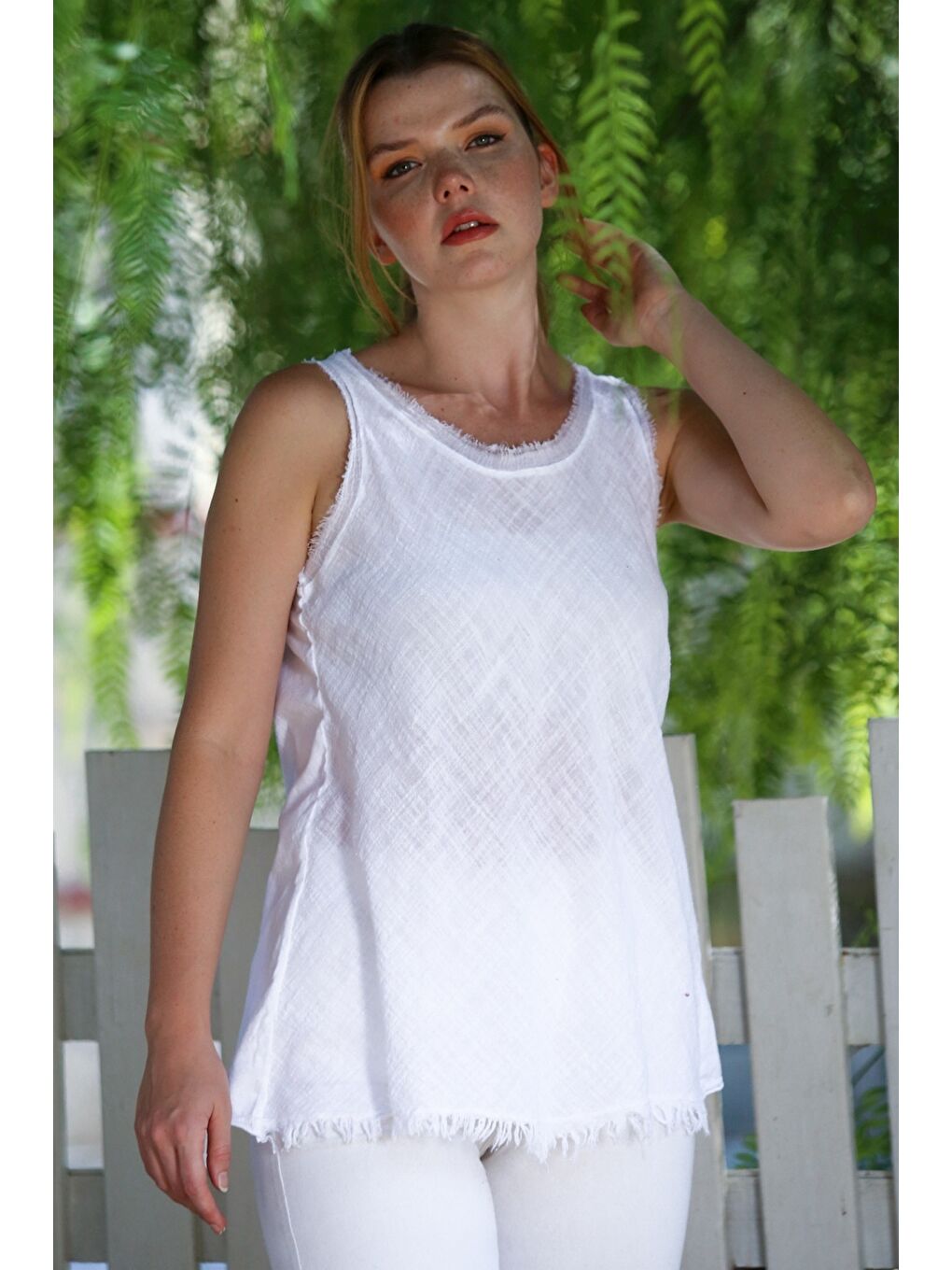 Organik Pamuk Beyaz Havuz Yaka Kolsuz İnce Yıkamalı Ve Pis Dikişli Uzun Dokuma Bluz 78 60