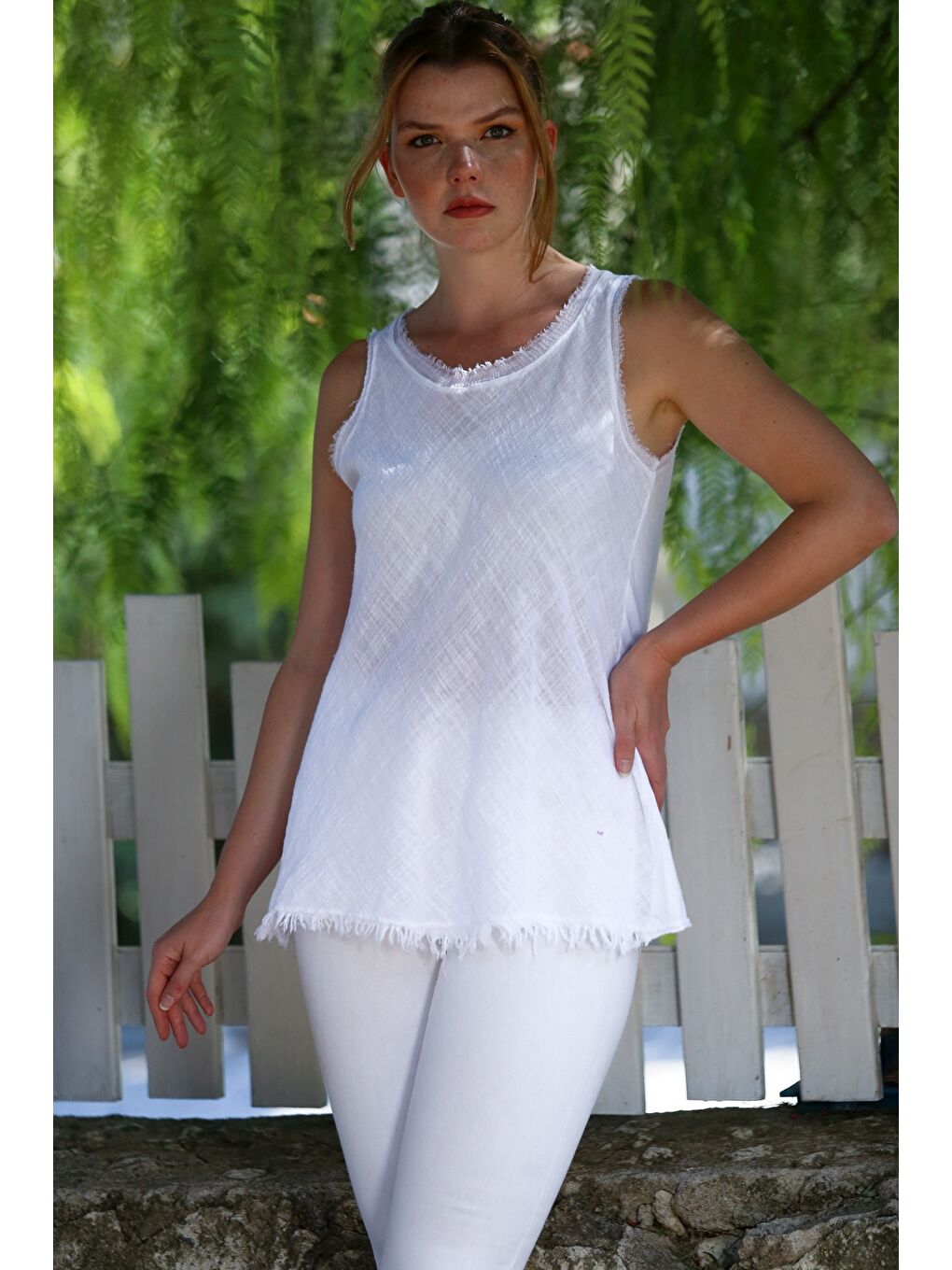 Organik Pamuk Beyaz Havuz Yaka Kolsuz İnce Yıkamalı Ve Pis Dikişli Uzun Dokuma Bluz 78 60-2