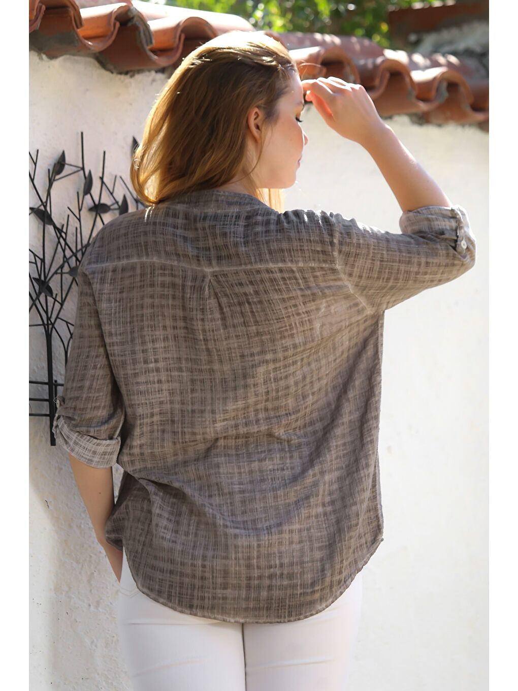 Bej Organik Pamuk Vizon Hakim Yaka Düğmeli Uzun Kollu Dokulu Tek Cepli Yıkamalı Dokuma Bluz 70 60-1