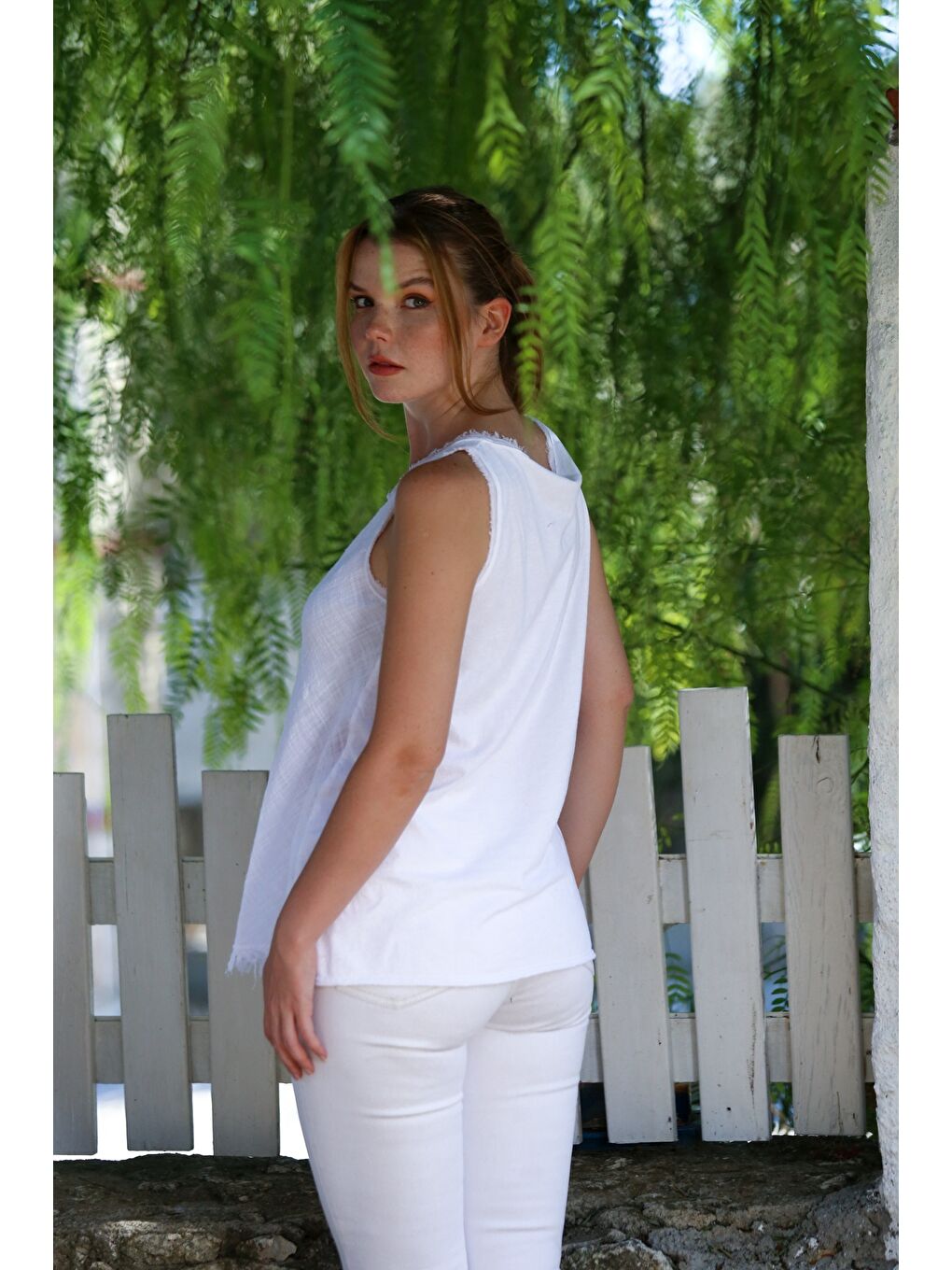 Organik Pamuk Beyaz Havuz Yaka Kolsuz İnce Yıkamalı Ve Pis Dikişli Uzun Dokuma Bluz 78 60-7