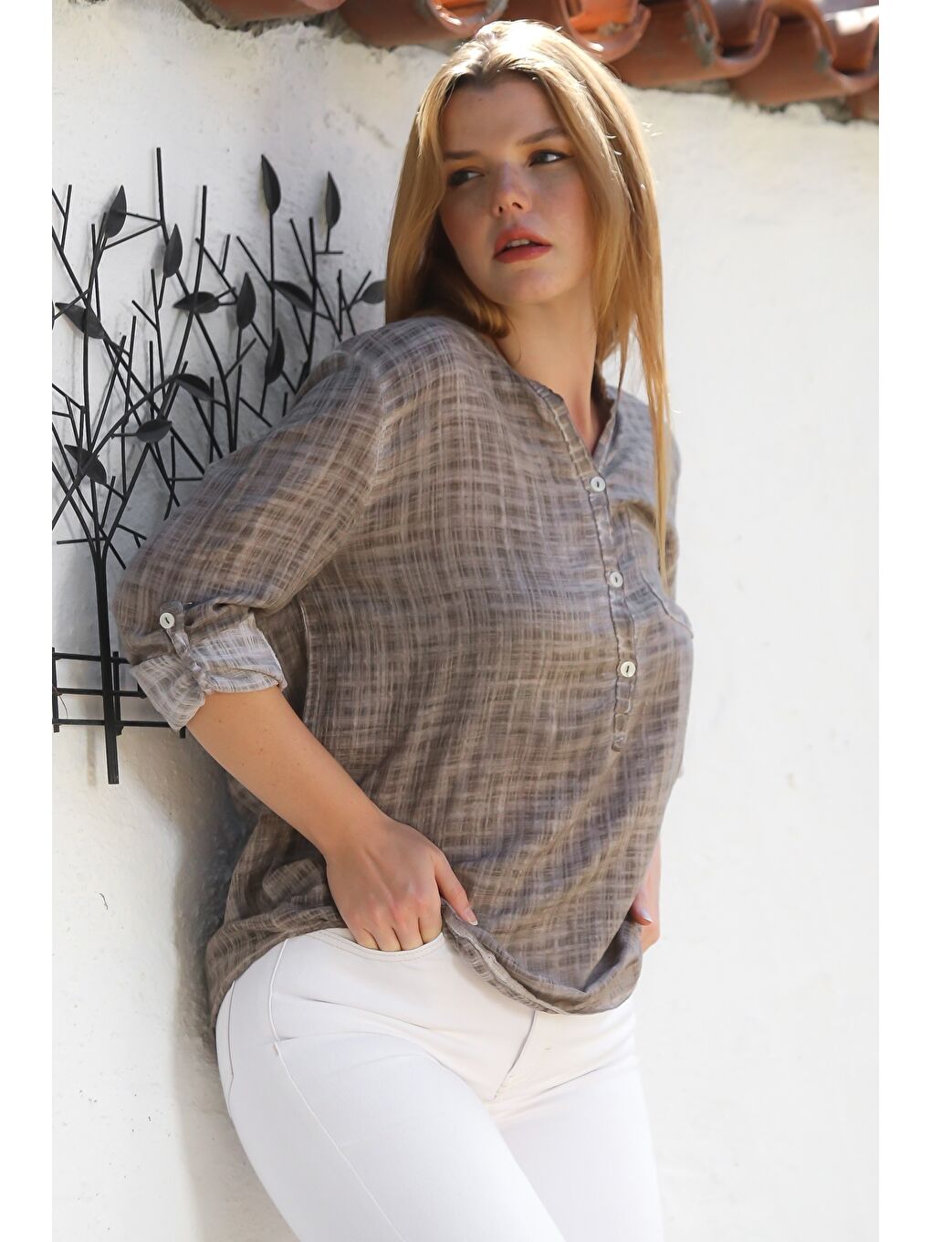 Bej Organik Pamuk Vizon Hakim Yaka Düğmeli Uzun Kollu Dokulu Tek Cepli Yıkamalı Dokuma Bluz 70 60-3