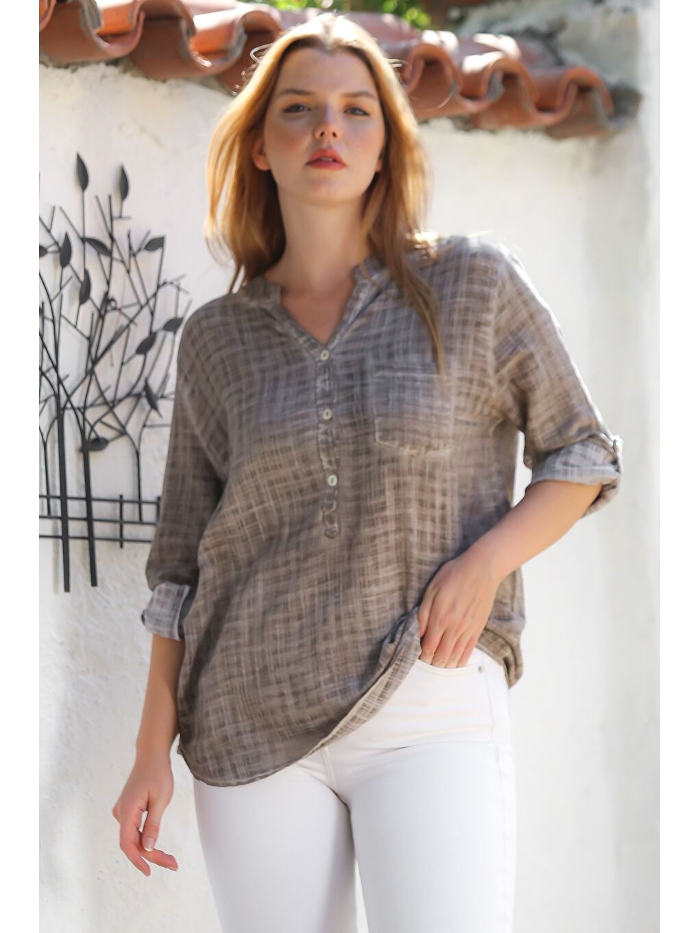 Bej Organik Pamuk Vizon Hakim Yaka Düğmeli Uzun Kollu Dokulu Tek Cepli Yıkamalı Dokuma Bluz 70 60-4