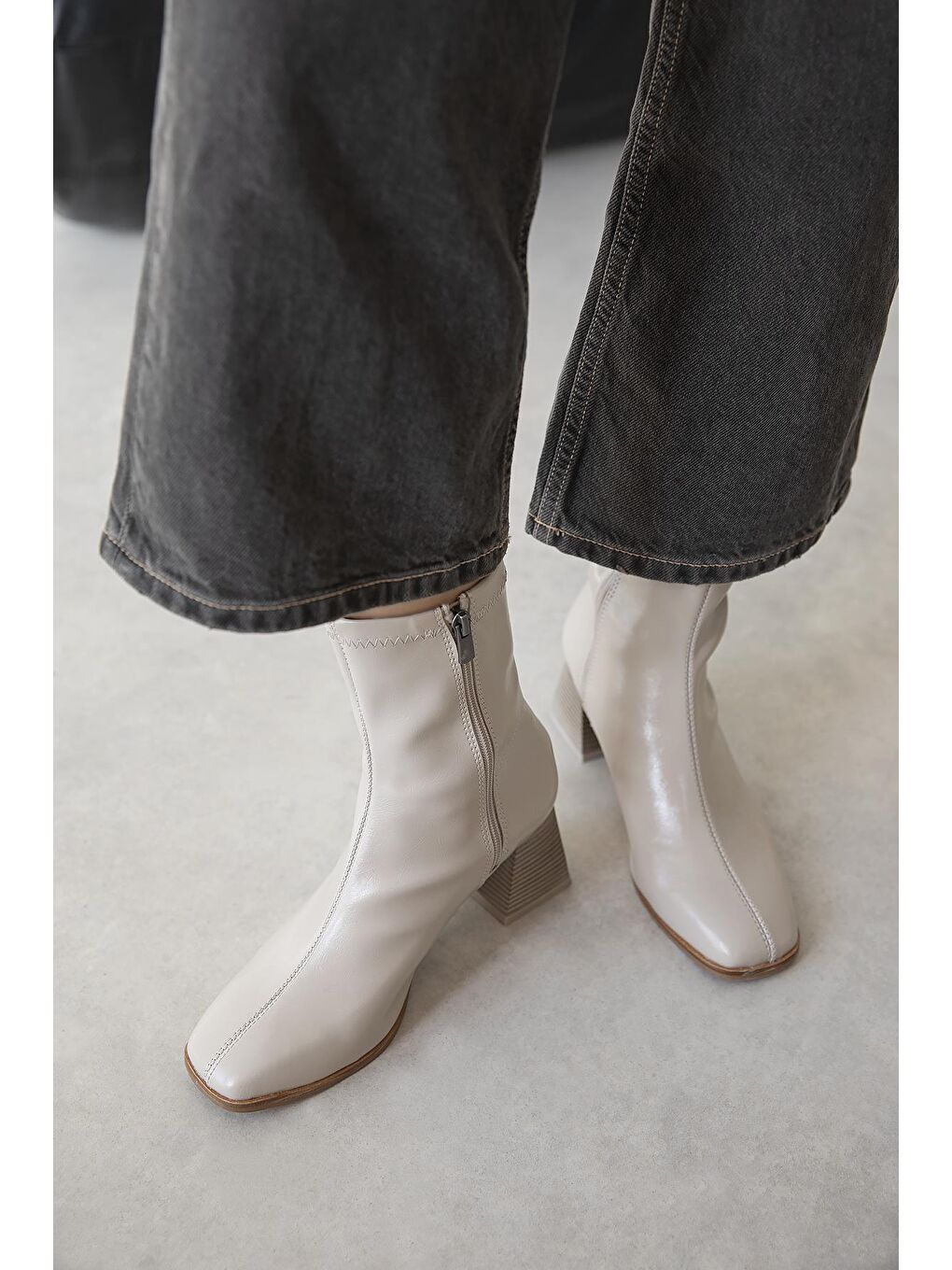 Trew Kadın Streç Topuklu Kırışık  Deri  Bot Bej-1