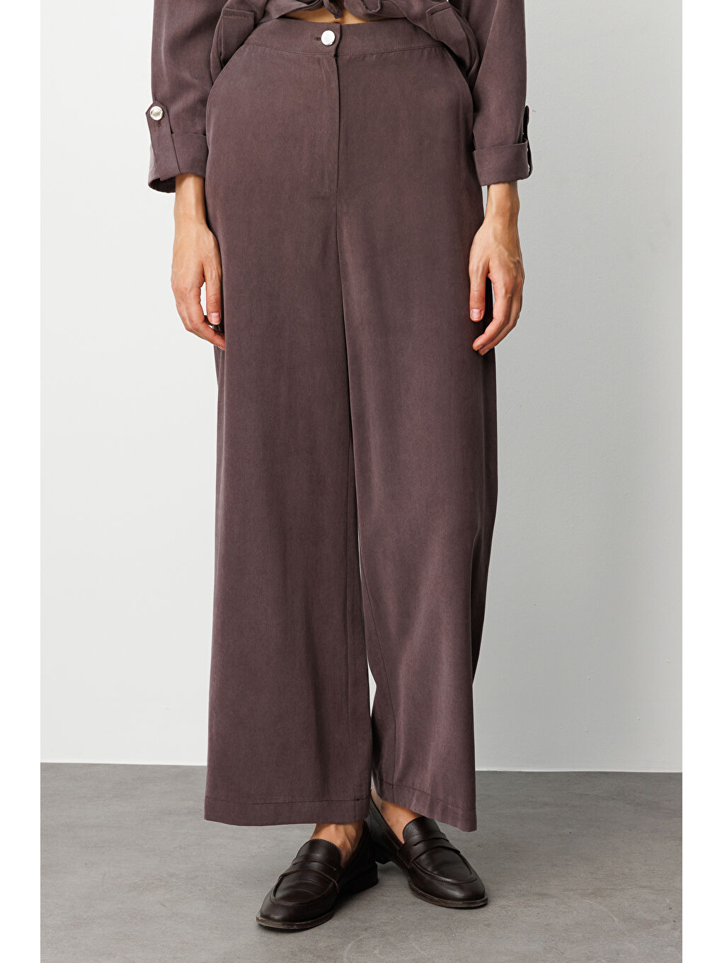 Geniş Paça Beli Lastikli Kahverengi Cupro Pantolon-1