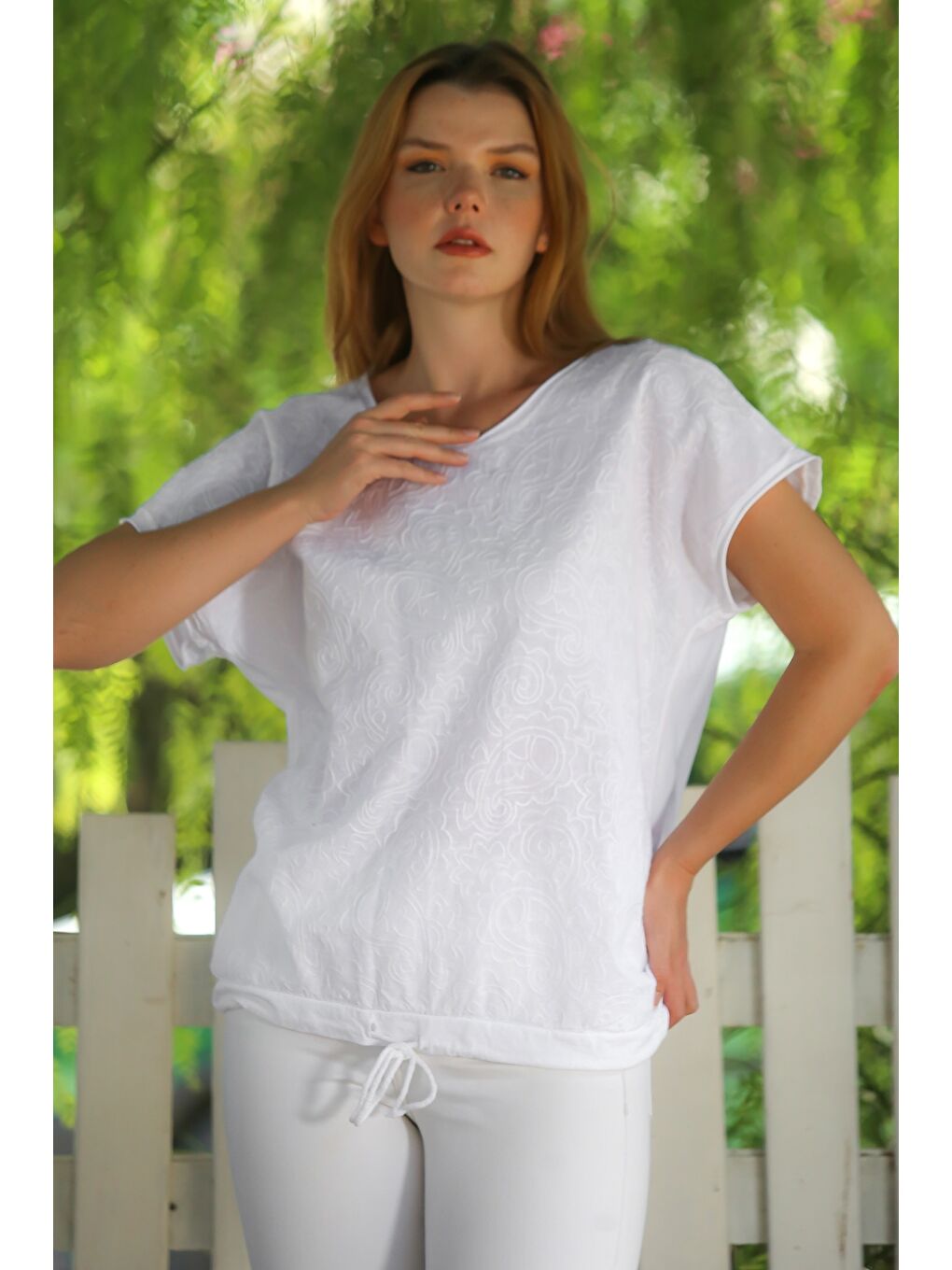 İtalyan Beyaz Yuvarlak Yaka Düşük Kol Bağlamalı Allover Nakışlı Pamuklu Dokuma Bluz 68 65-2