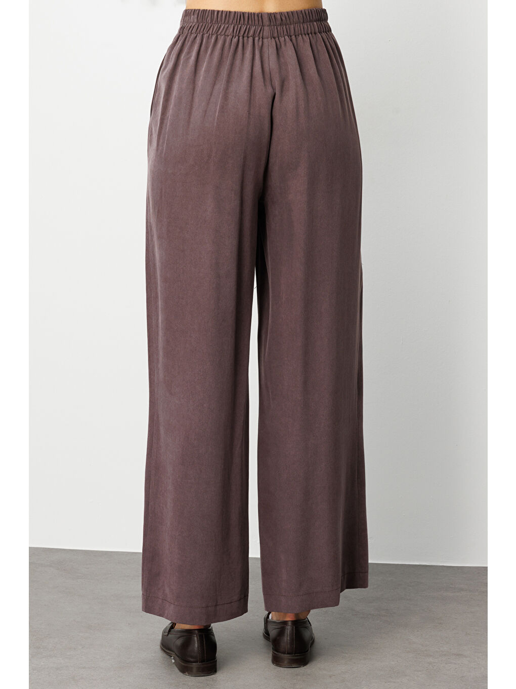 Geniş Paça Beli Lastikli Kahverengi Cupro Pantolon-4