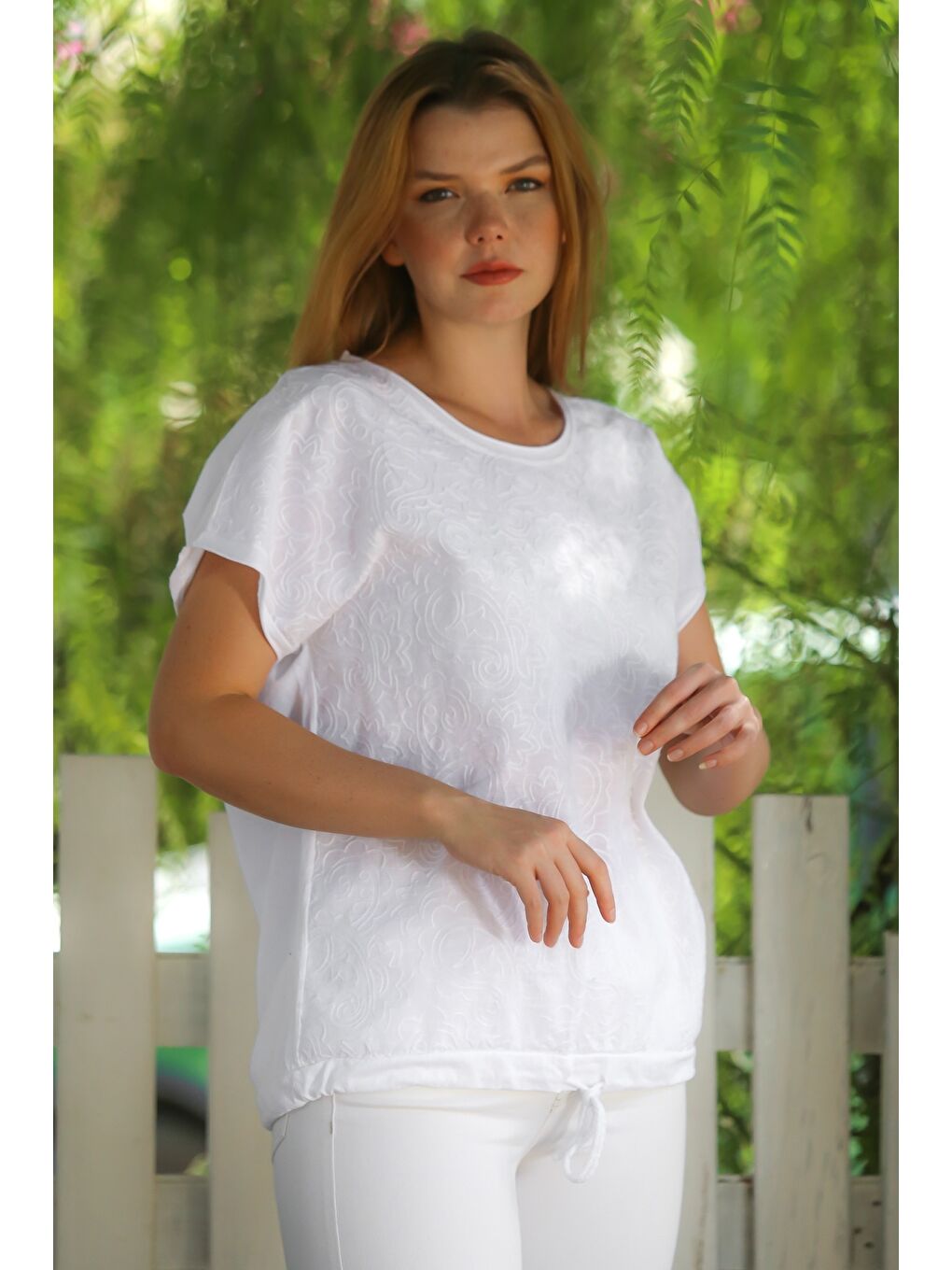 İtalyan Beyaz Yuvarlak Yaka Düşük Kol Bağlamalı Allover Nakışlı Pamuklu Dokuma Bluz 68 65-6