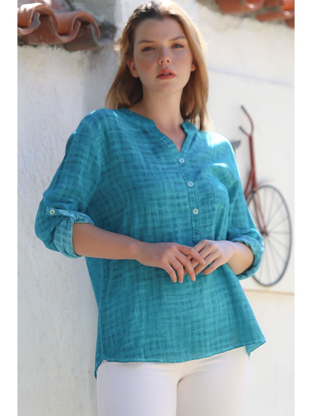 Organik Pamuk Turkuaz Hakim Yaka Düğmeli Uzun Kollu Dokulu Tek Cepli Yıkamalı Dokuma Bluz 70 60-2
