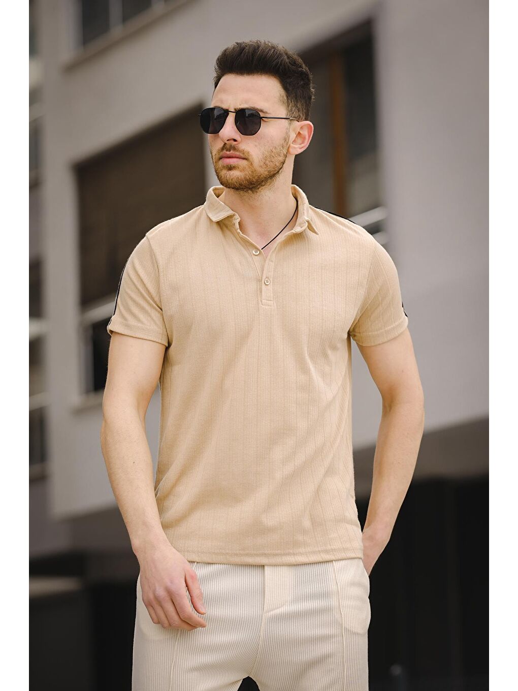 Kahverengi Omzu Şerili Slim Fit Erkek Bisiklet Yaka Tişört-1