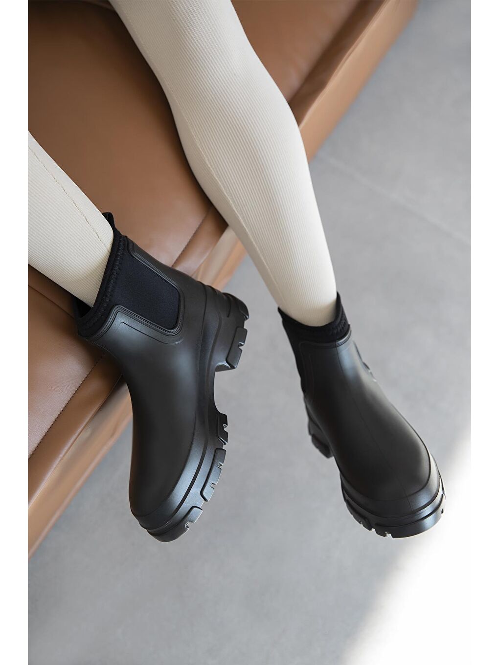 Carmen  Plastik Su Geçirmez  Kadın Bot Siyah-1