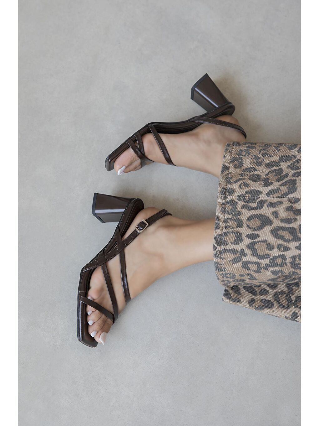 Kahverengi Hanat Kadın Topuklu Kırışık Deri Sandalet Kahve-1