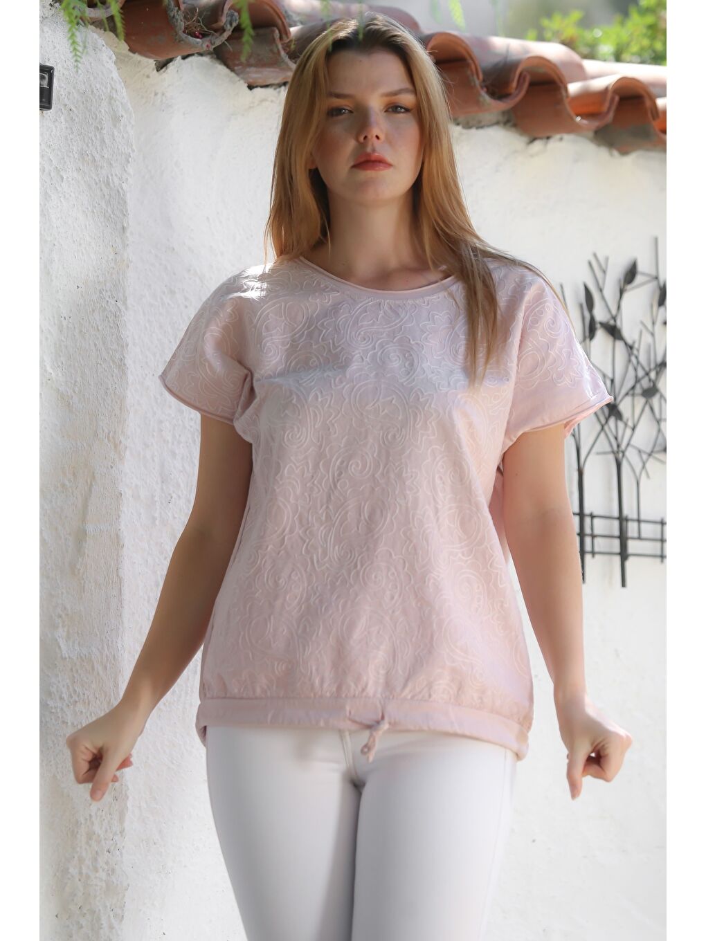 Pembe İtalyan Pudra Yuvarlak Yaka Düşük Kol Bağlamalı Allover Nakışlı Pamuklu Dokuma Bluz 68 65-3