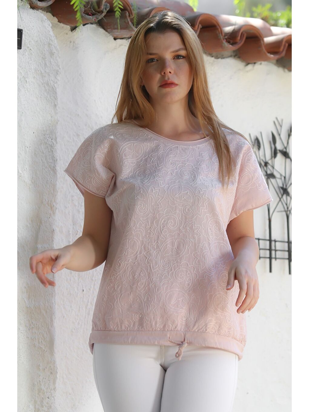 Pembe İtalyan Pudra Yuvarlak Yaka Düşük Kol Bağlamalı Allover Nakışlı Pamuklu Dokuma Bluz 68 65-4