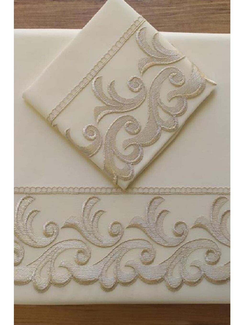 Karışık Fransız Güpürlü Belinda Nevresim Takımı 6 Parça Krem Cappucino-1