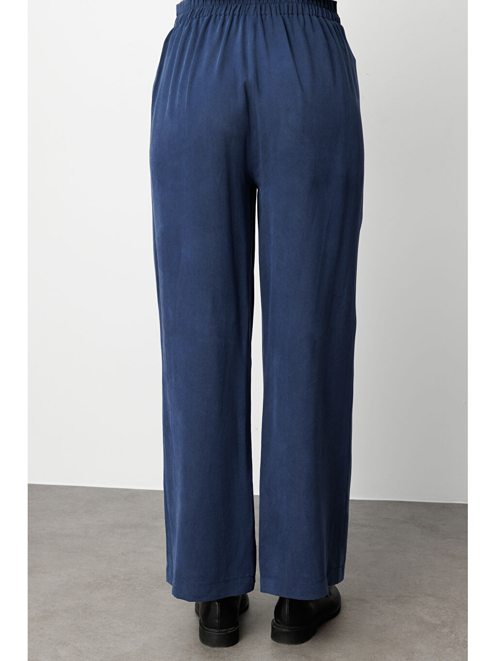 Geniş Paça Beli Lastikli İndigo Mavi Cupro Pantolon-5