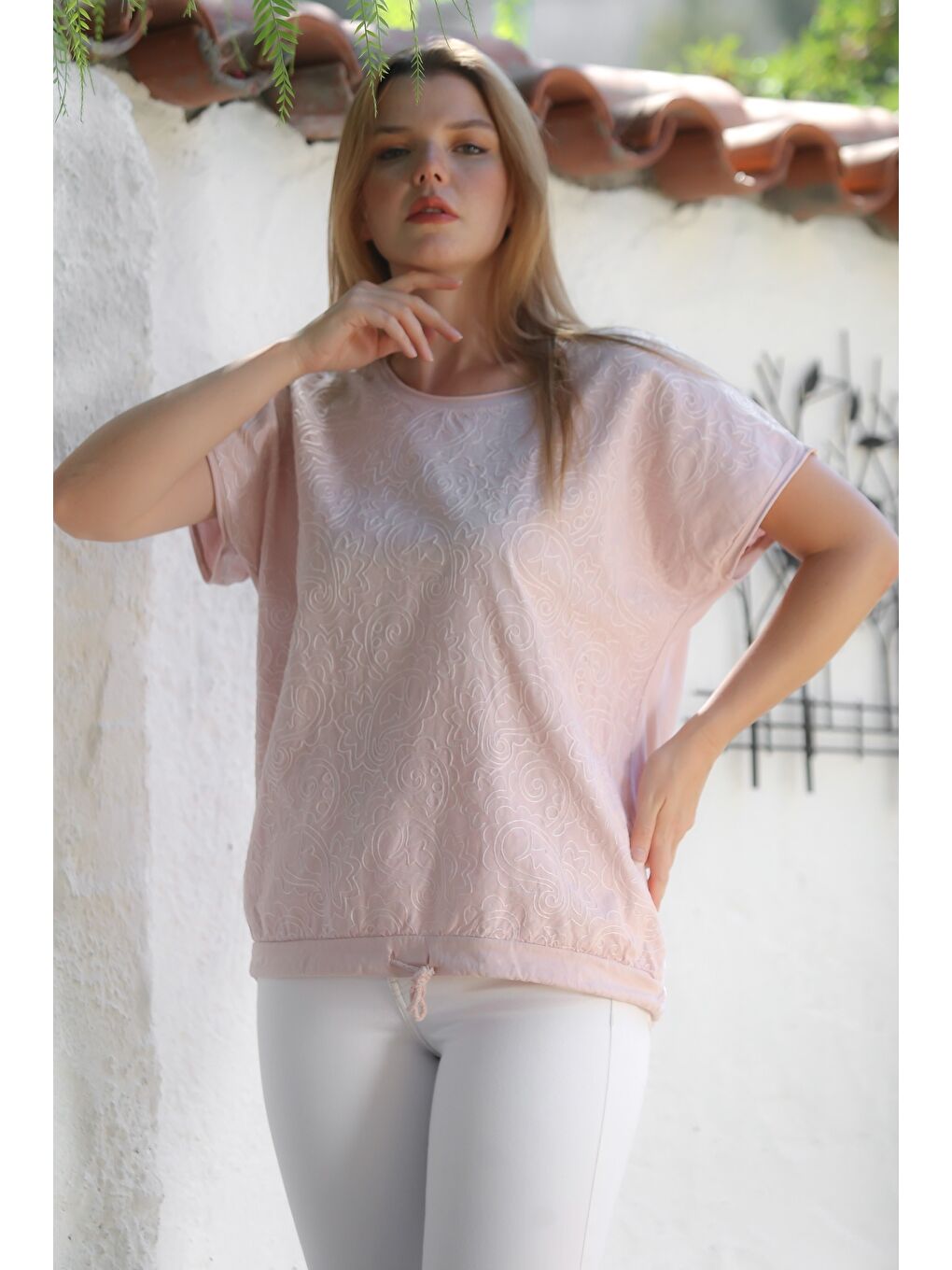 Pembe İtalyan Pudra Yuvarlak Yaka Düşük Kol Bağlamalı Allover Nakışlı Pamuklu Dokuma Bluz 68 65-6