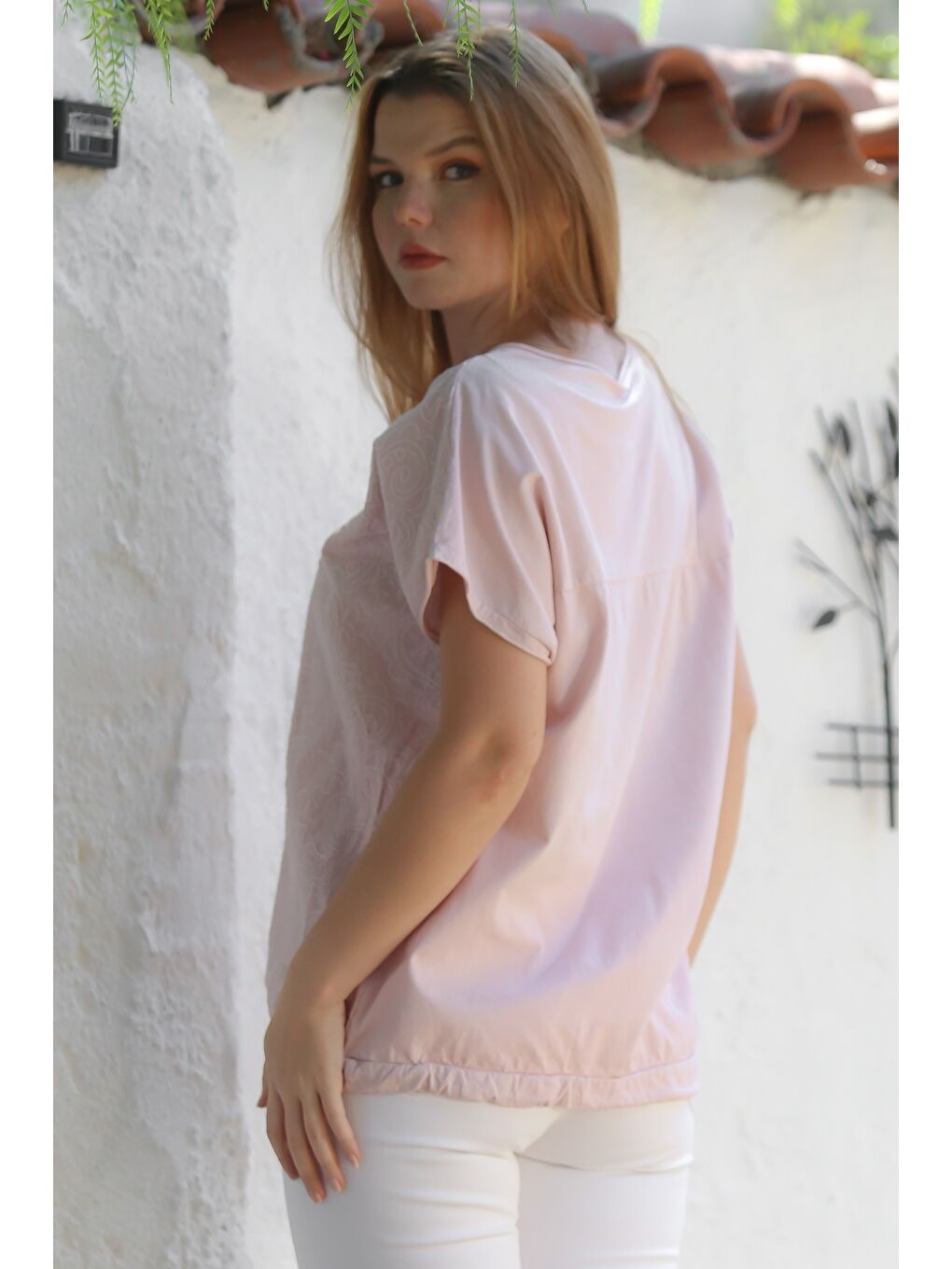 Pembe İtalyan Pudra Yuvarlak Yaka Düşük Kol Bağlamalı Allover Nakışlı Pamuklu Dokuma Bluz 68 65-7