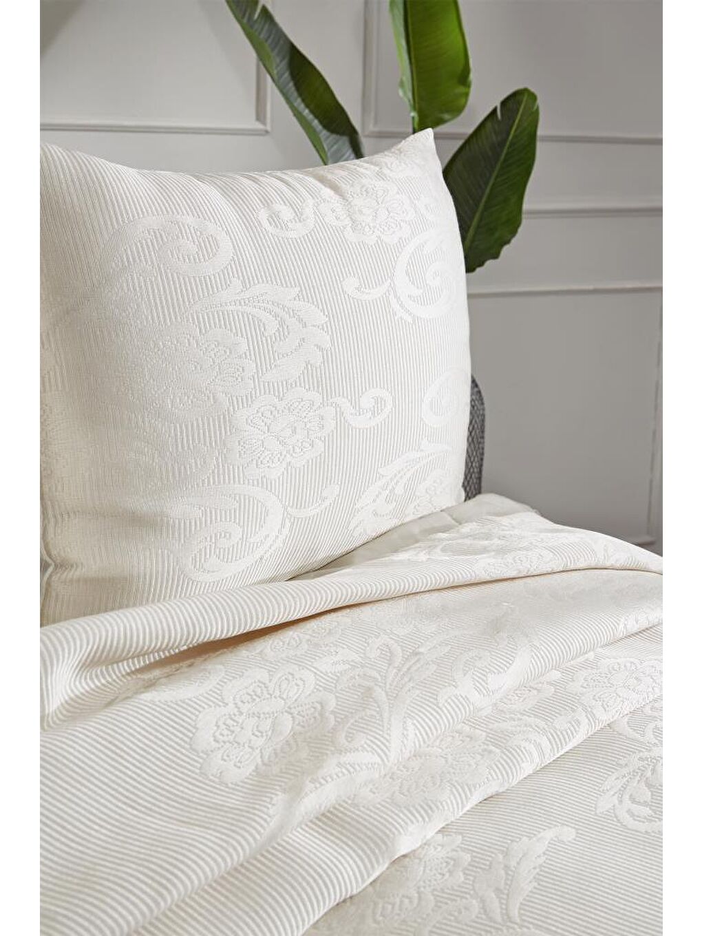 Karışık Lale Çift Kişilik Yatak Örtüsü Krem-5