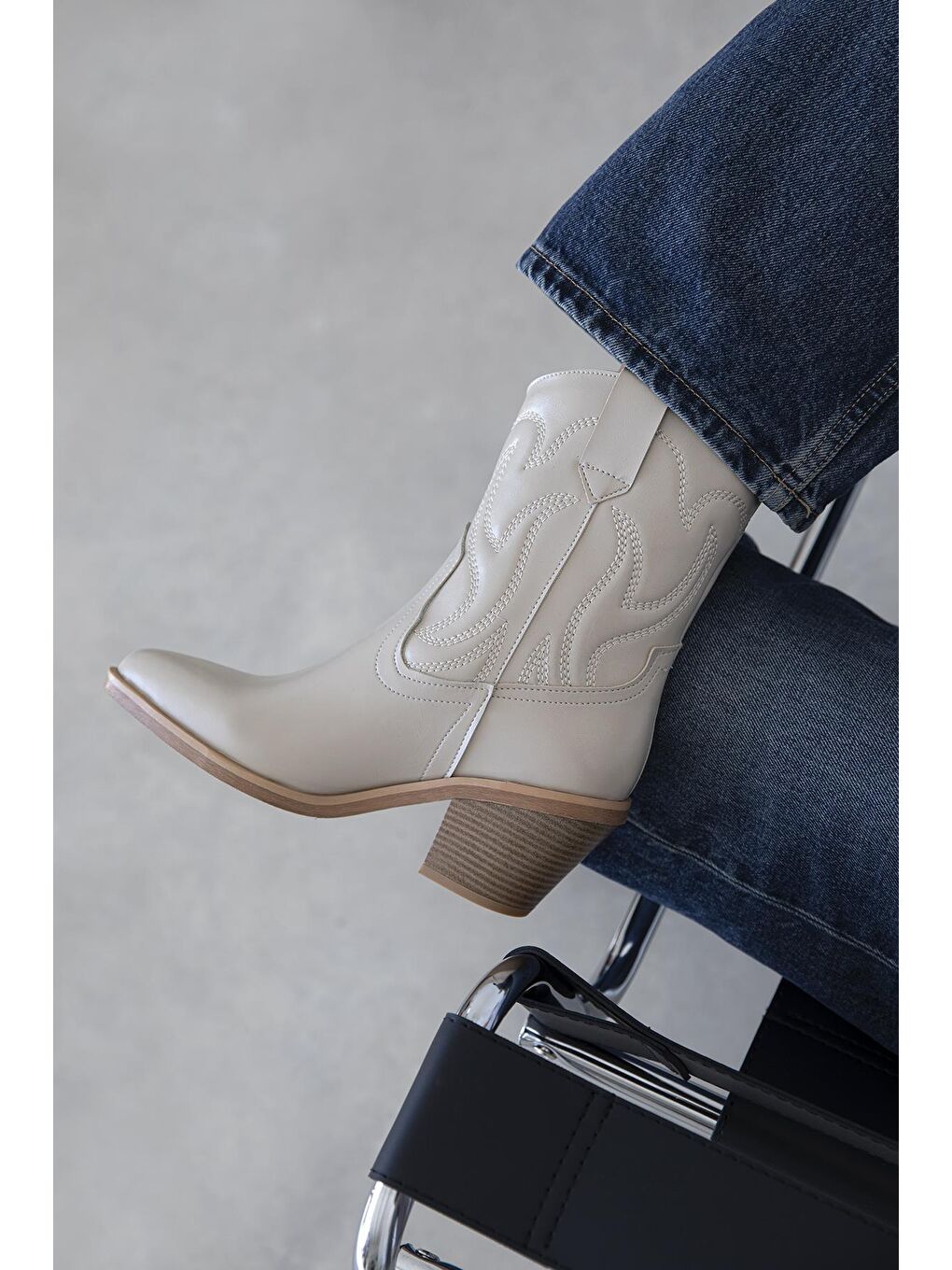 Hadley Kadın Kırışık Deri Topuklu Bot Bej-1