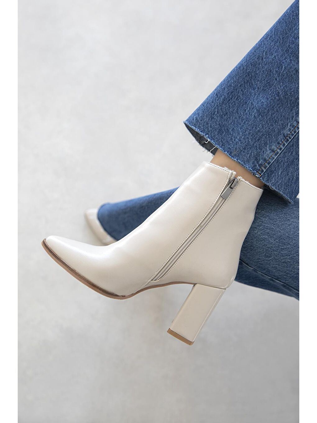 Fergal Kadın Topuklu Kırışık Deri Bot Bej-2