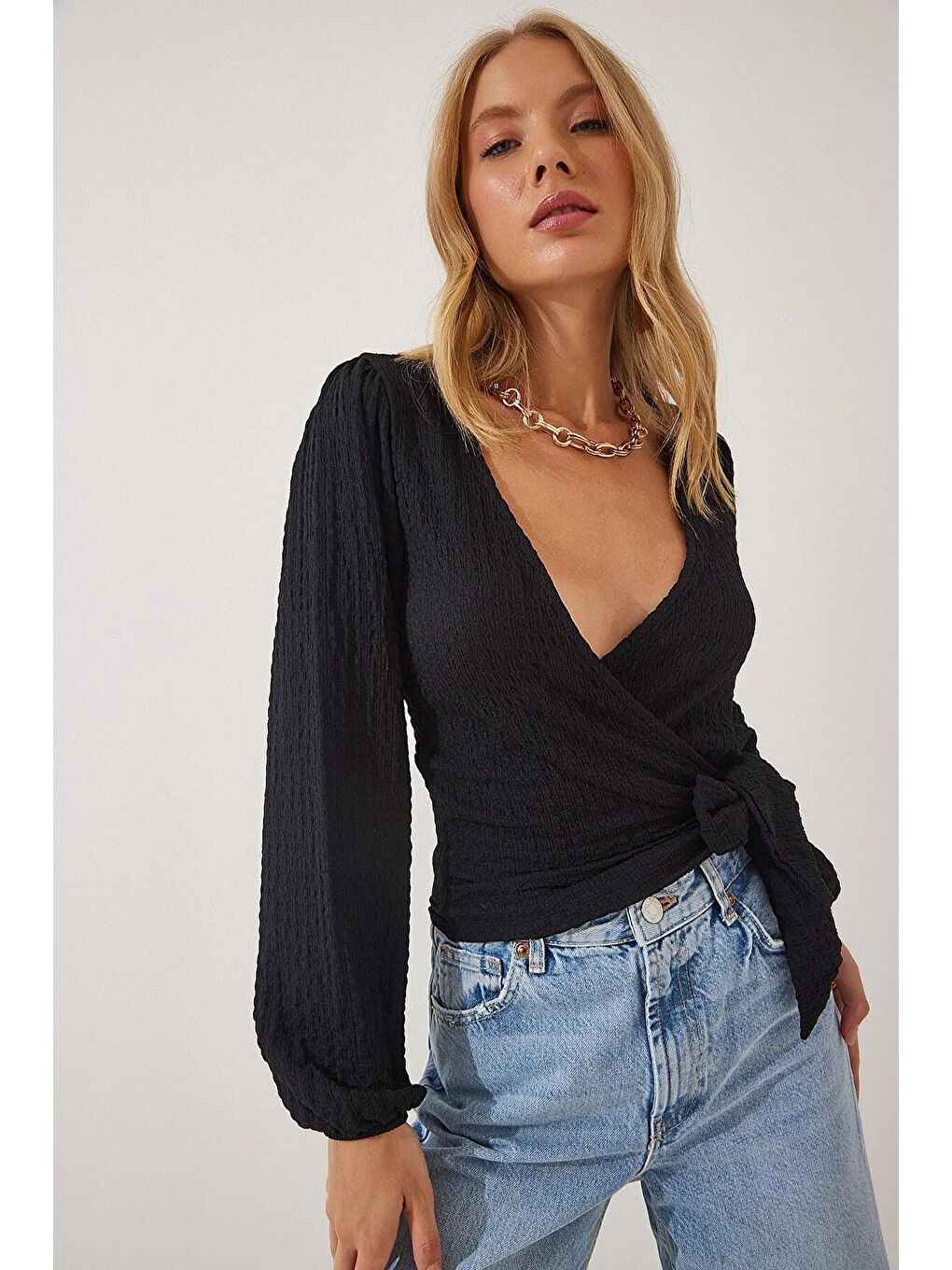 Kadın Siyah Dokulu Anvelop Yaka Kuşaklı Trend Rahat Örme Bluz HZL23W-BD104411-1