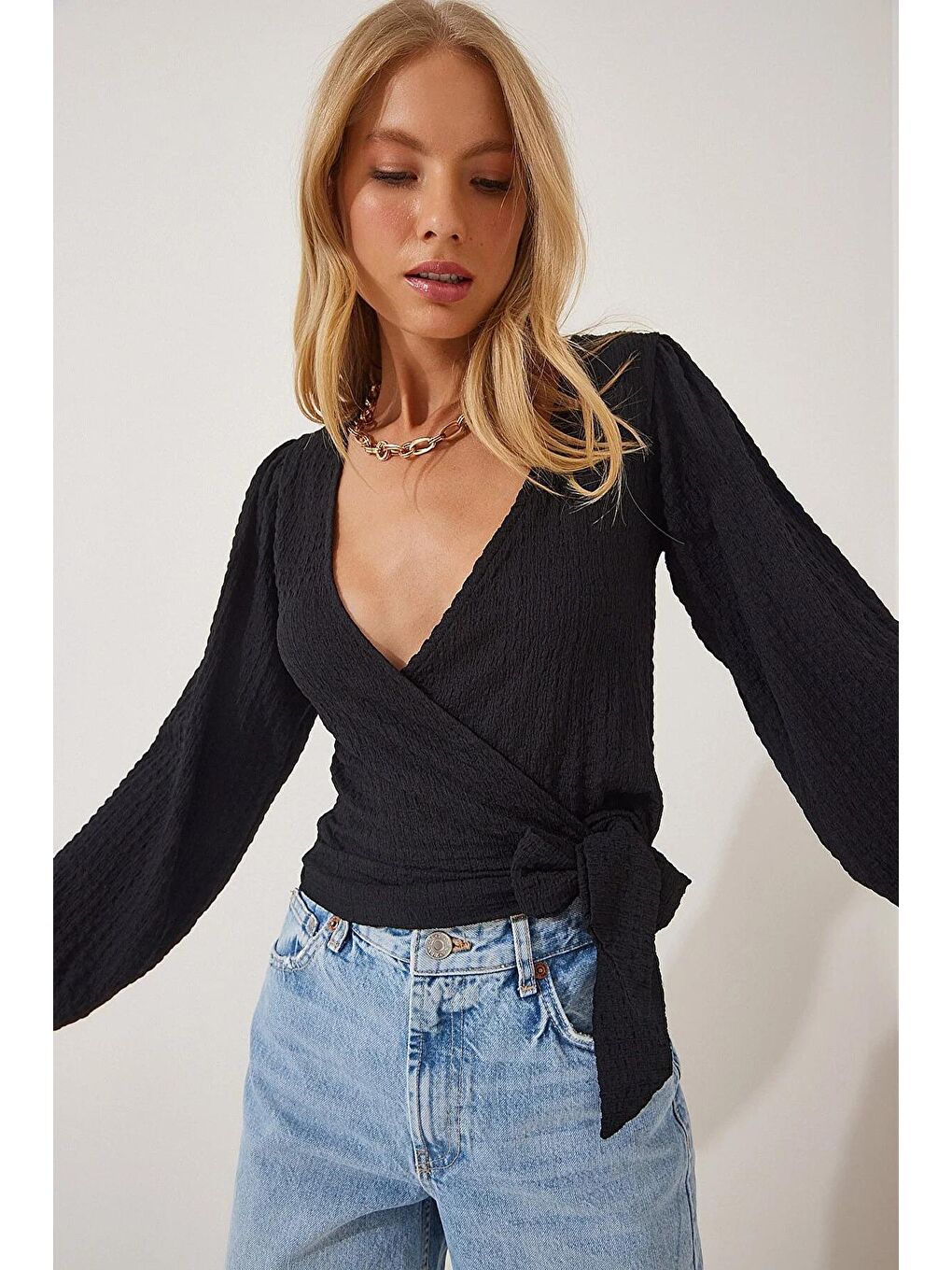 Kadın Siyah Dokulu Anvelop Yaka Kuşaklı Trend Rahat Örme Bluz HZL23W-BD104411-2