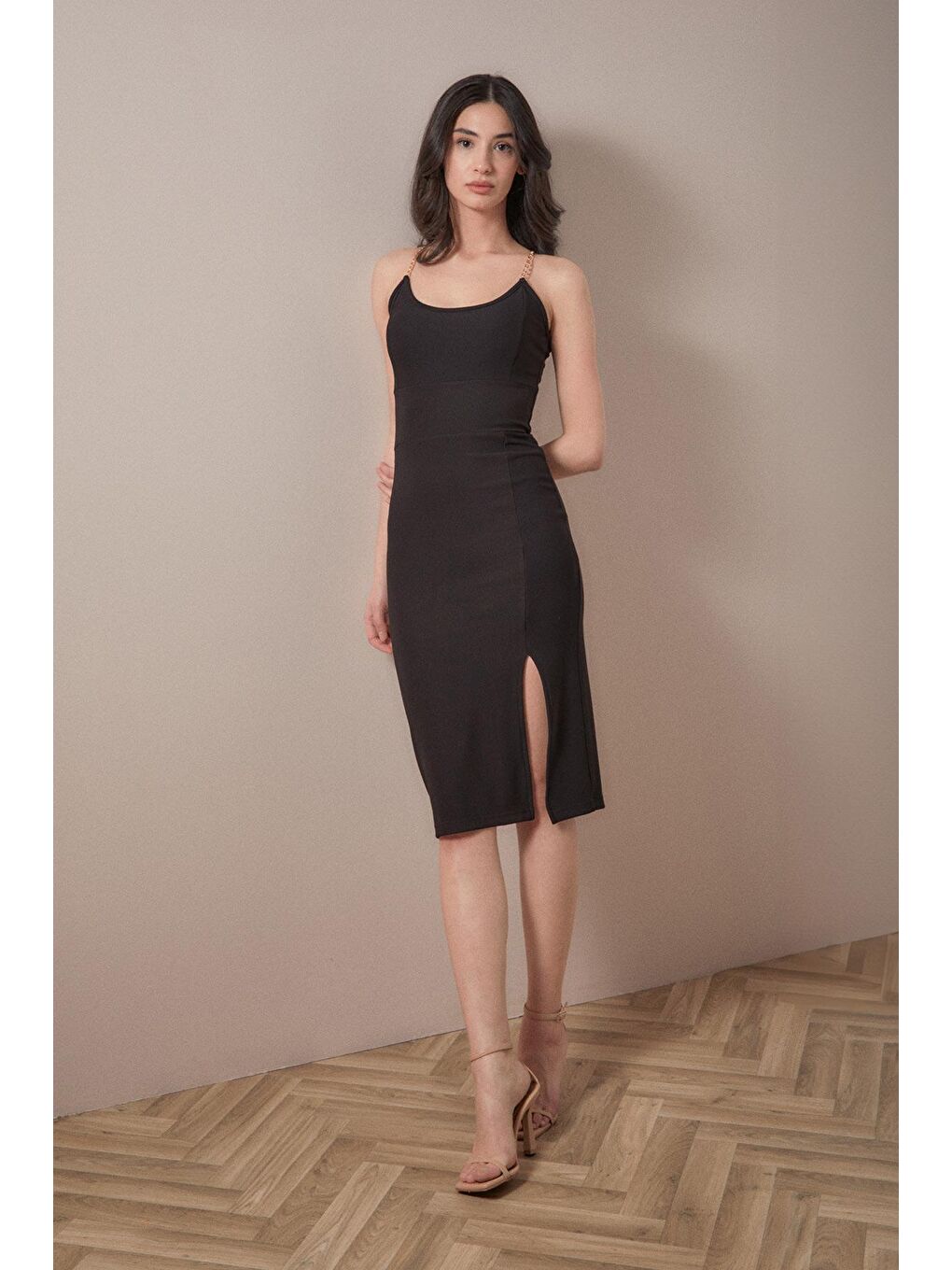 Siyah Basic Fitilli Zincir Askılı Elbise