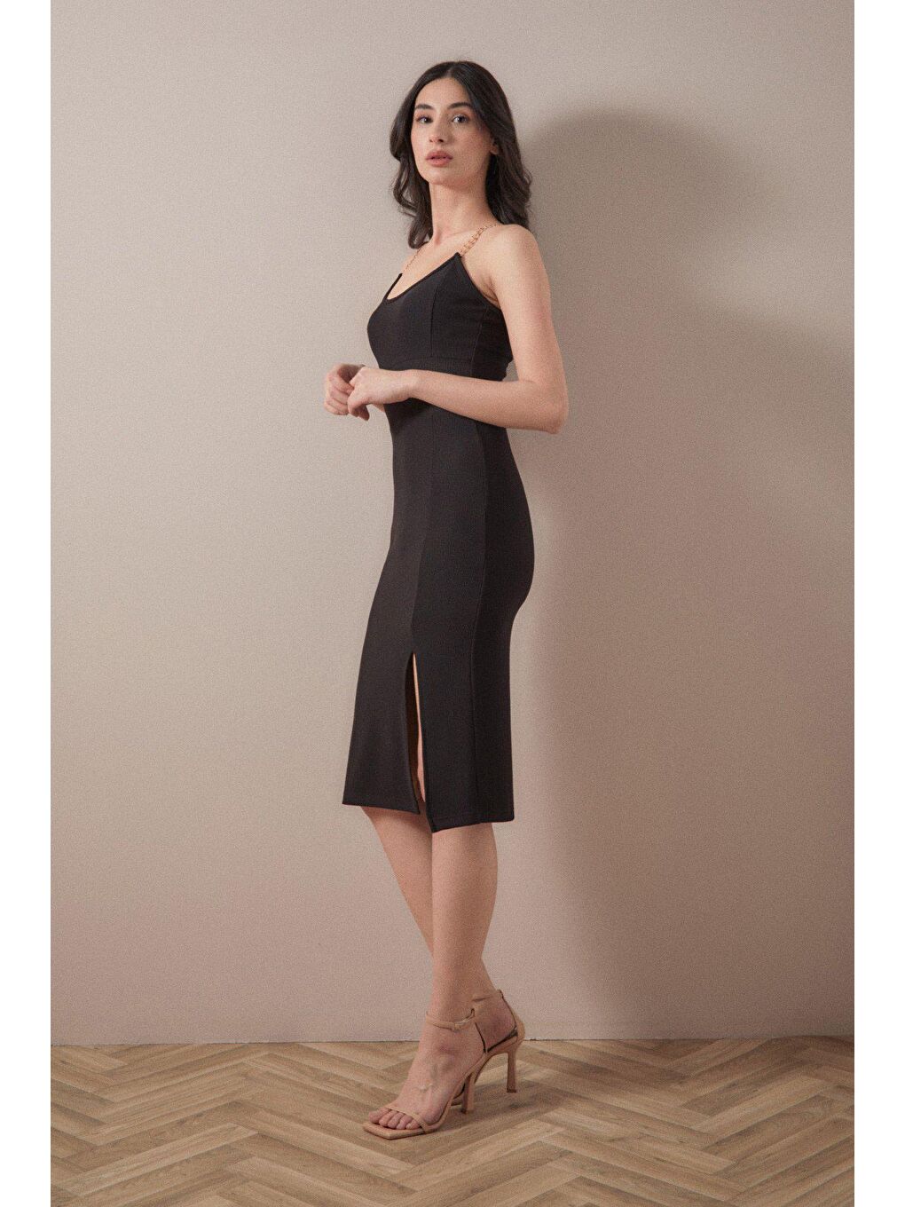 Siyah Basic Fitilli Zincir Askılı Elbise-1