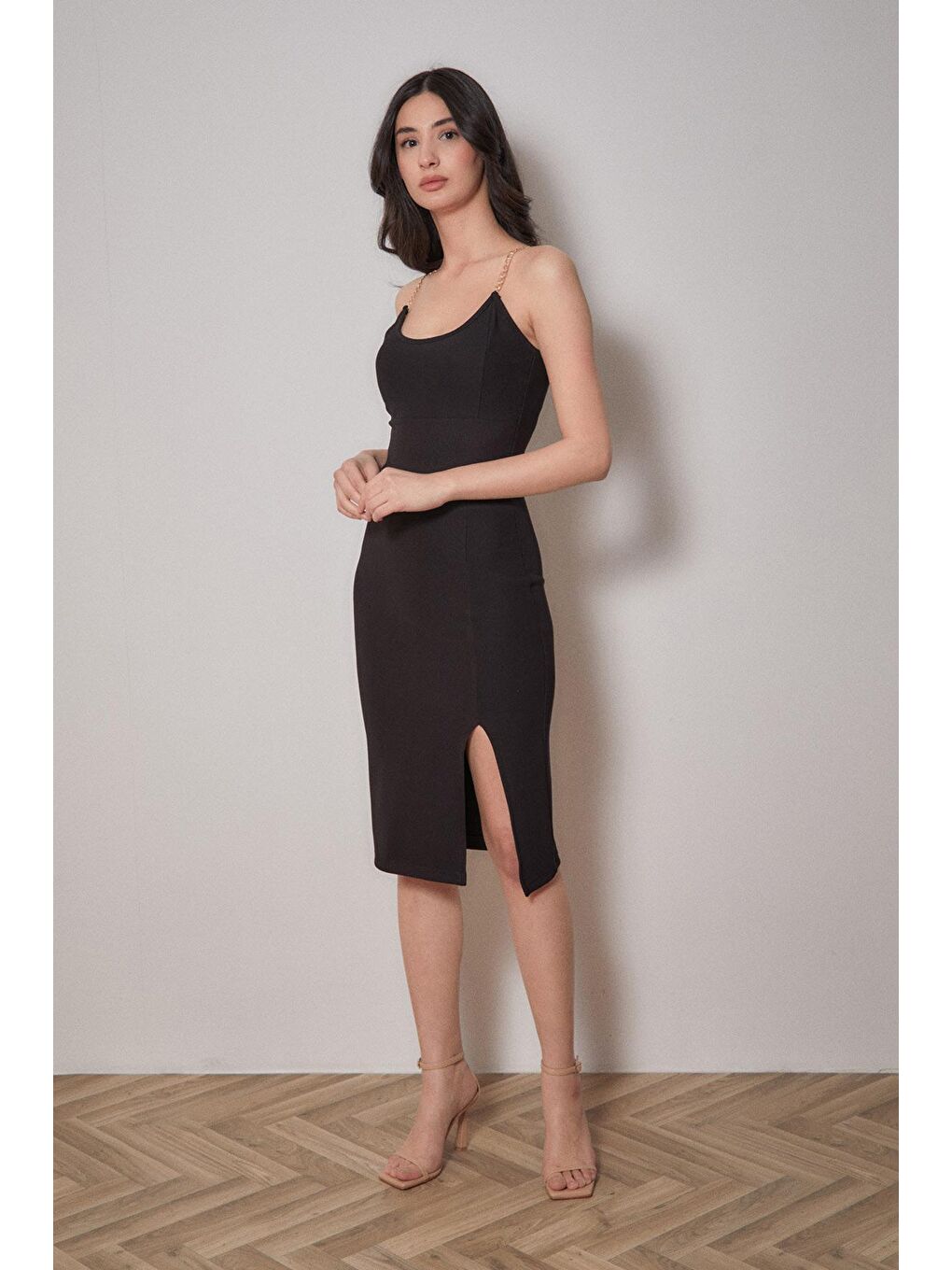 Siyah Basic Fitilli Zincir Askılı Elbise-3