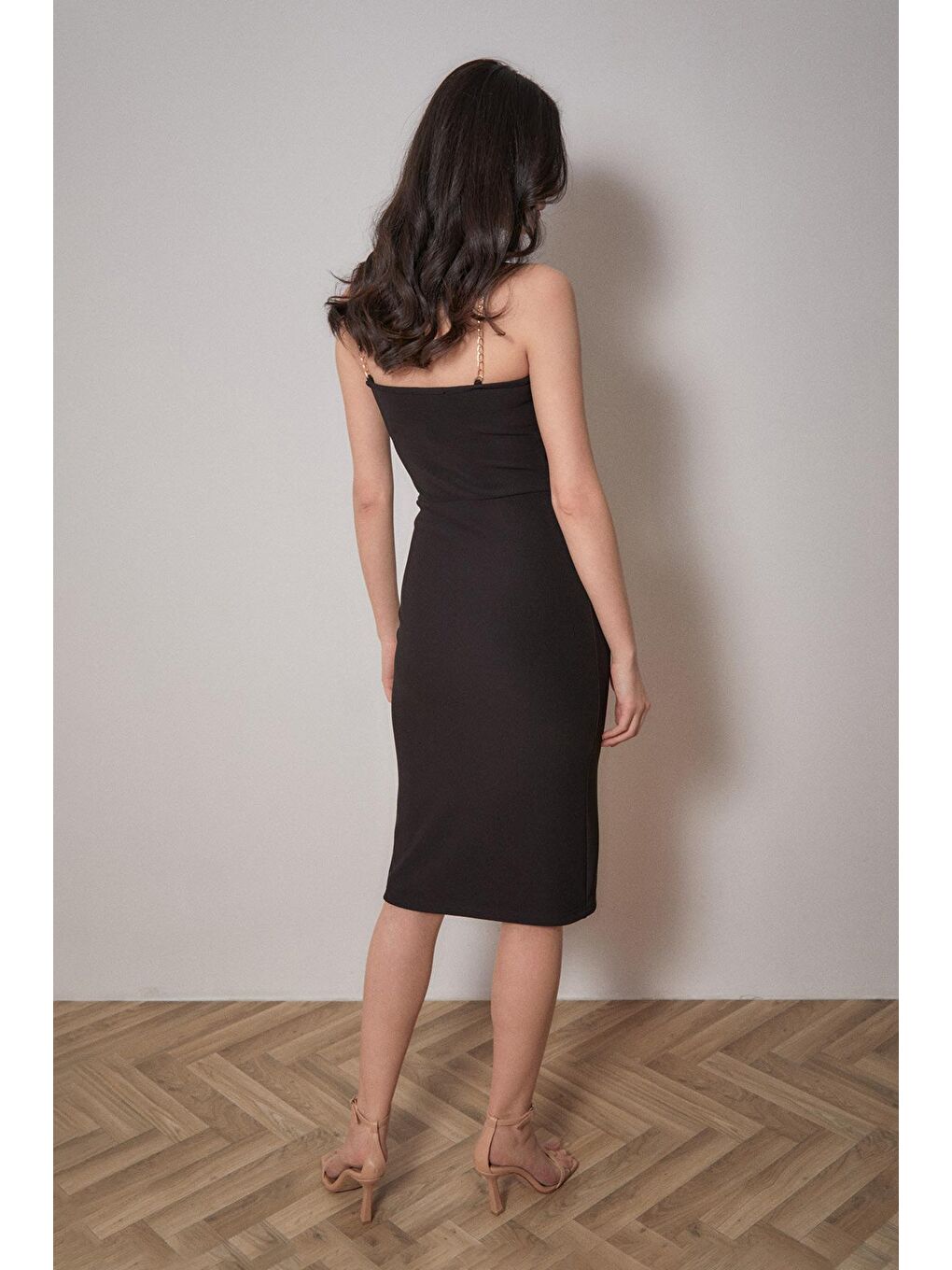 Siyah Basic Fitilli Zincir Askılı Elbise-4