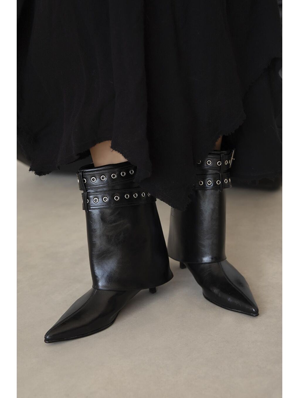 Katy Kadın Aksesuar Detay Kırışık Deri Bot Siyah-1