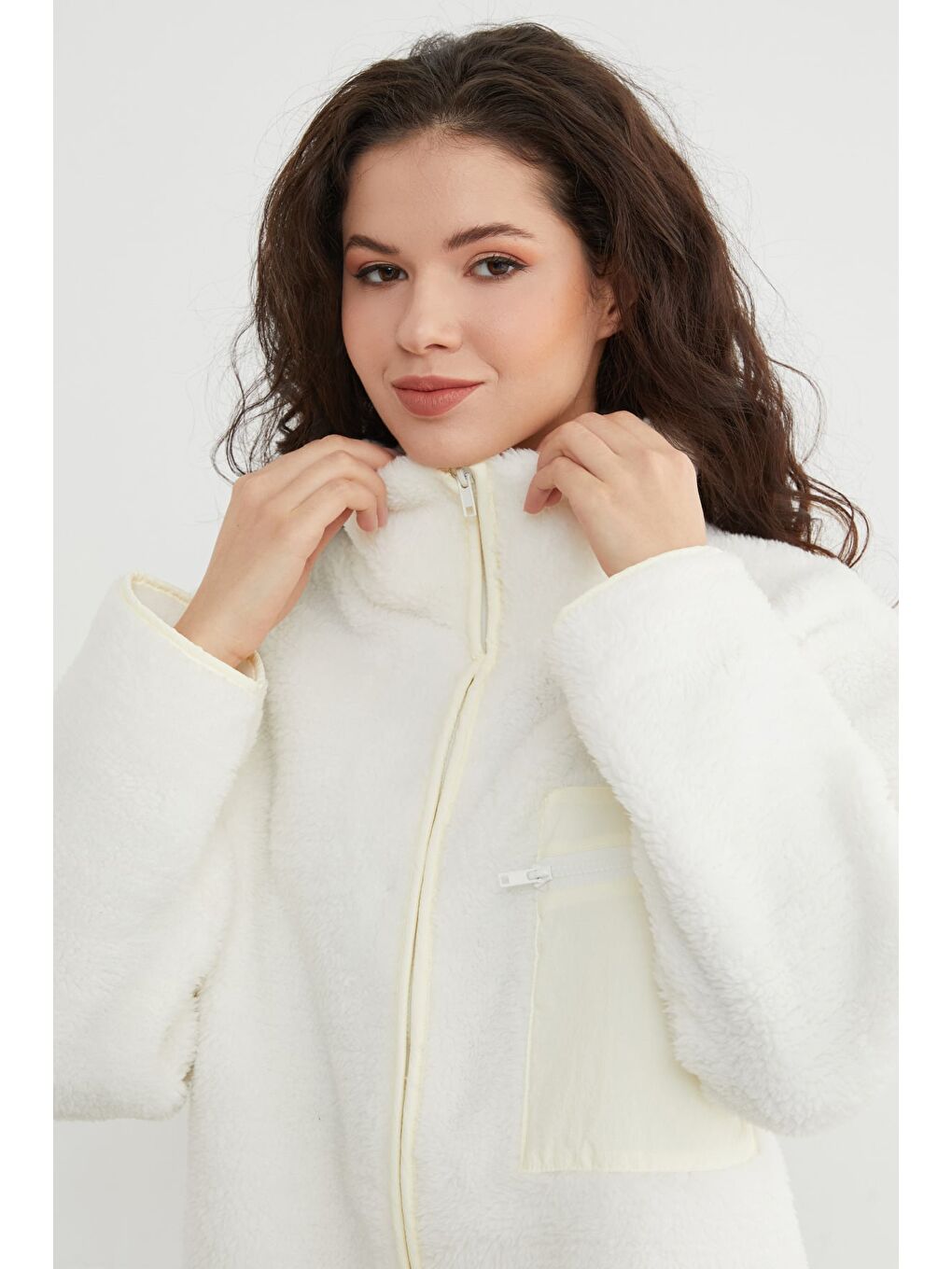 Ekru Fermuarlı Tek Cepli Dik Yaka Pelüş Mont-1