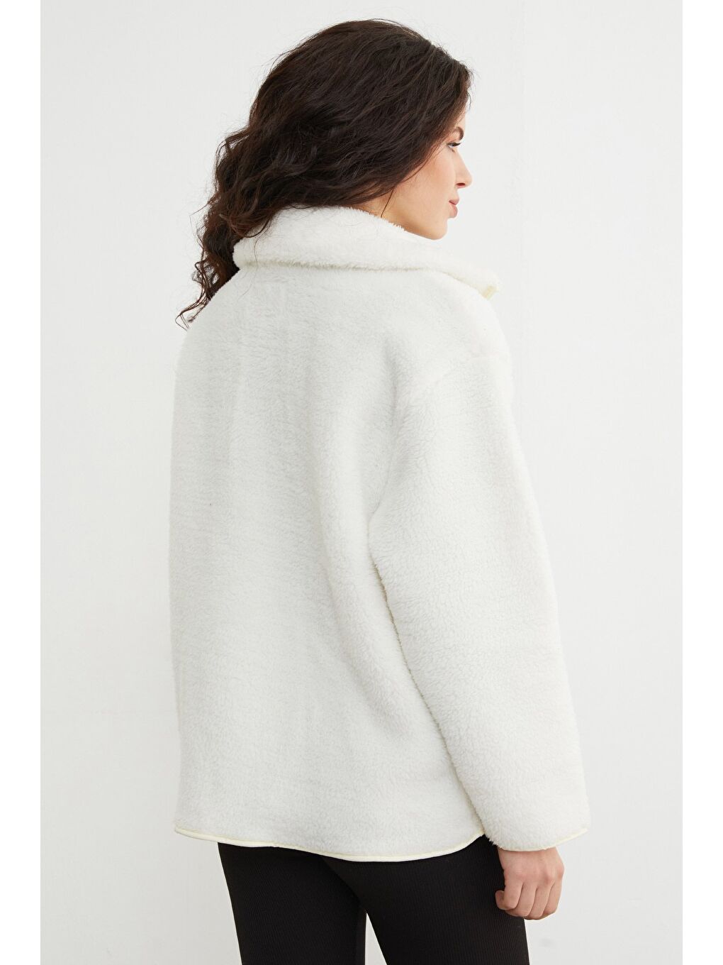 Ekru Fermuarlı Tek Cepli Dik Yaka Pelüş Mont-3