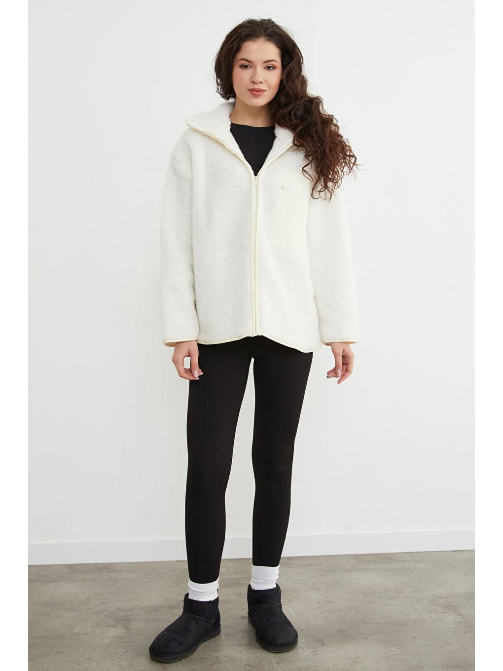 Ekru Fermuarlı Tek Cepli Dik Yaka Pelüş Mont-4