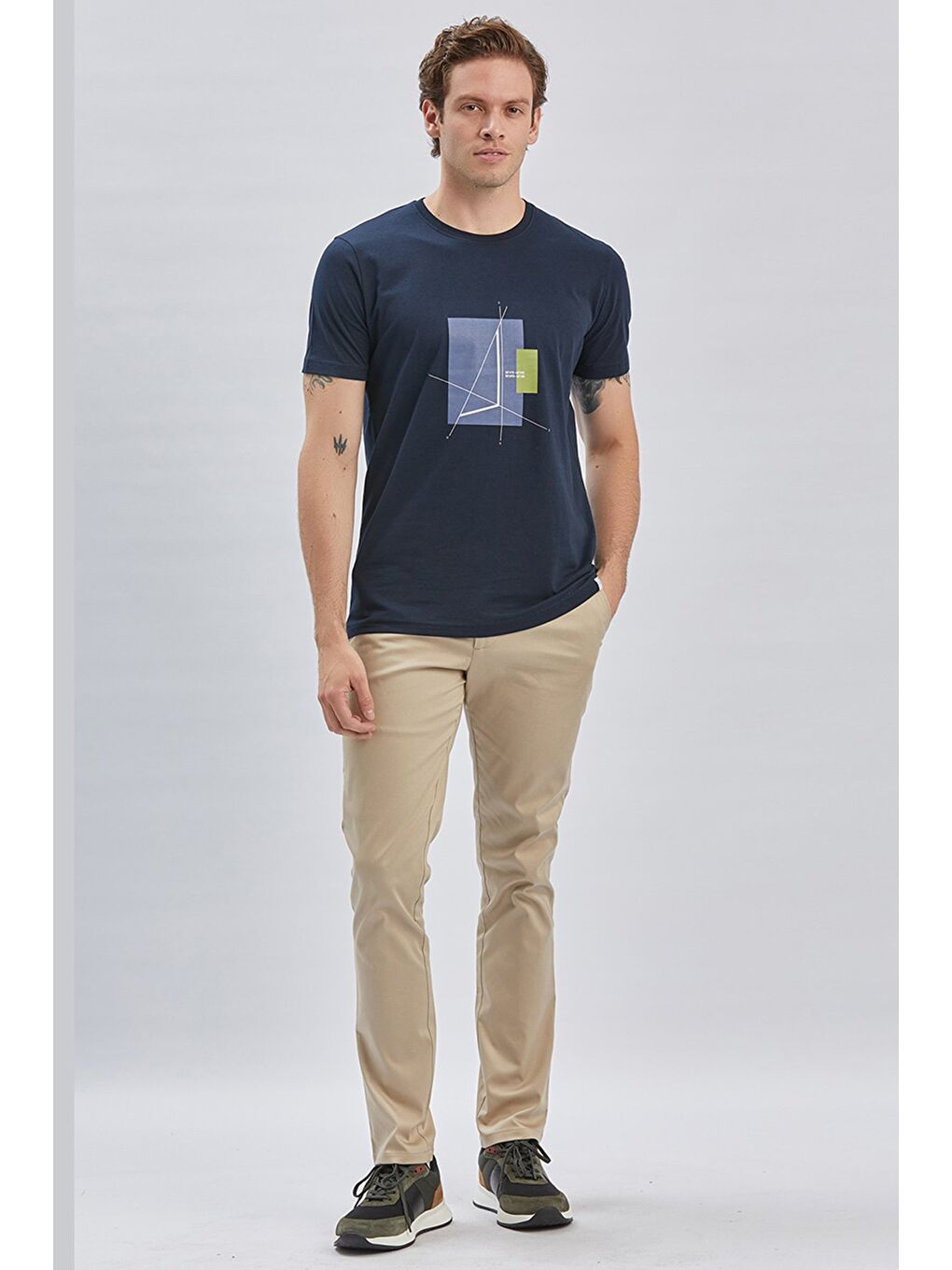 Koyu Lacivert Baskılı Bez Ayağı Bisiklet Yaka %100 Pamuk Casual Slim Fit Dar Kesim Tişört 1011240167