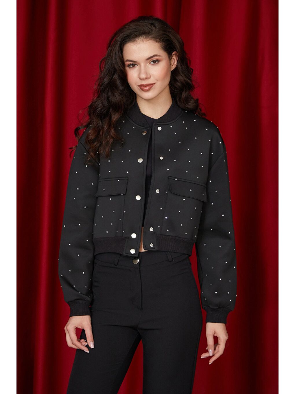 Siyah Taş Detaylı Çıtçıtlı Çift Cepli Crop Ceket