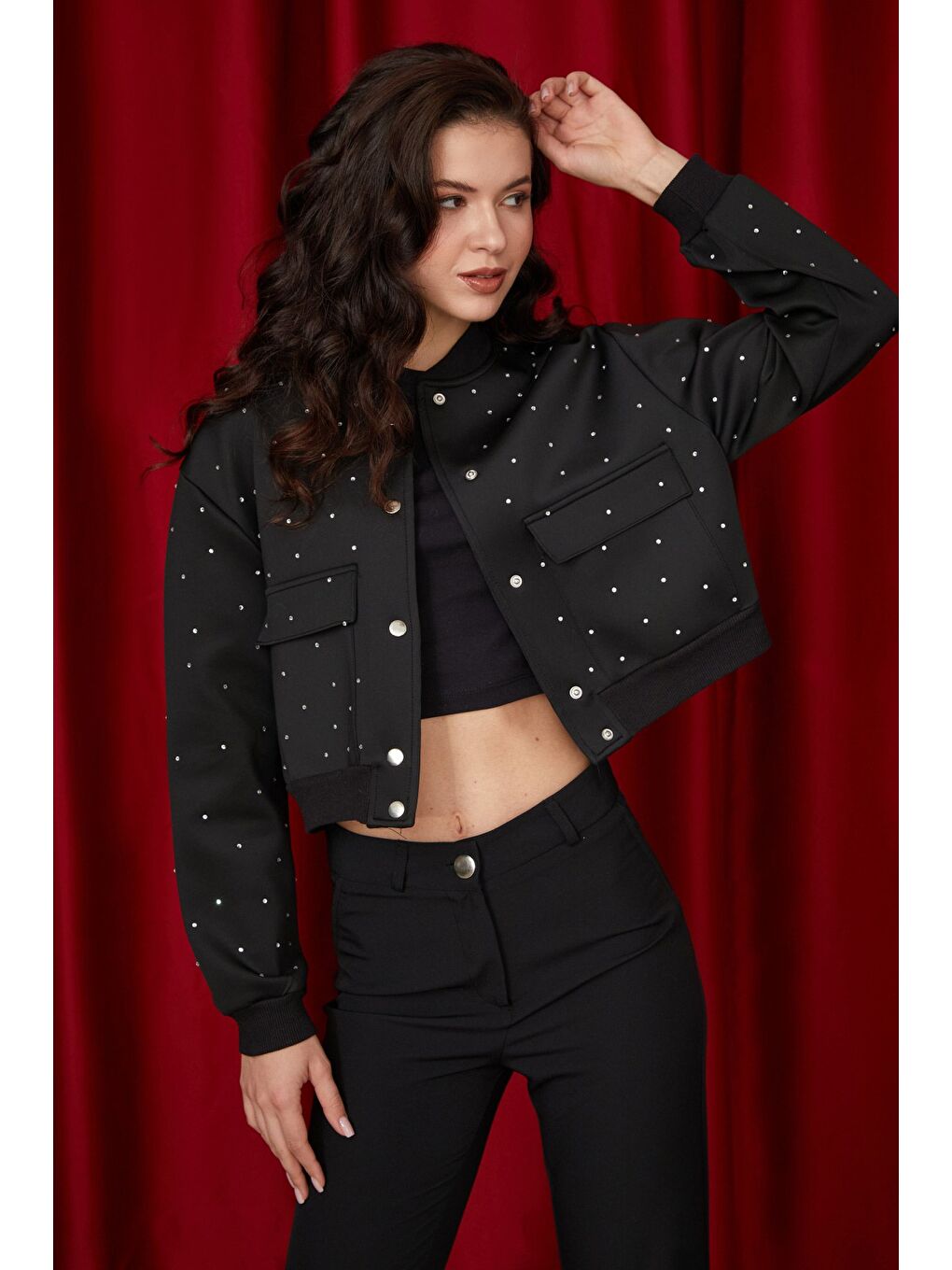 Siyah Taş Detaylı Çıtçıtlı Çift Cepli Crop Ceket-2
