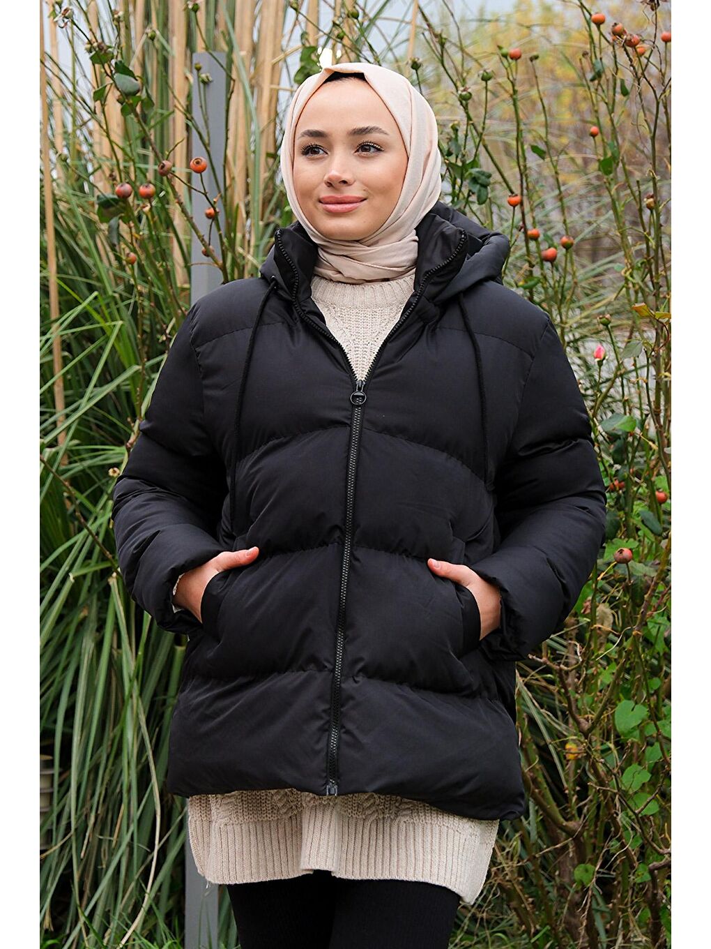 Kapüşonu Bağcıklı Şişme Mont Siyah