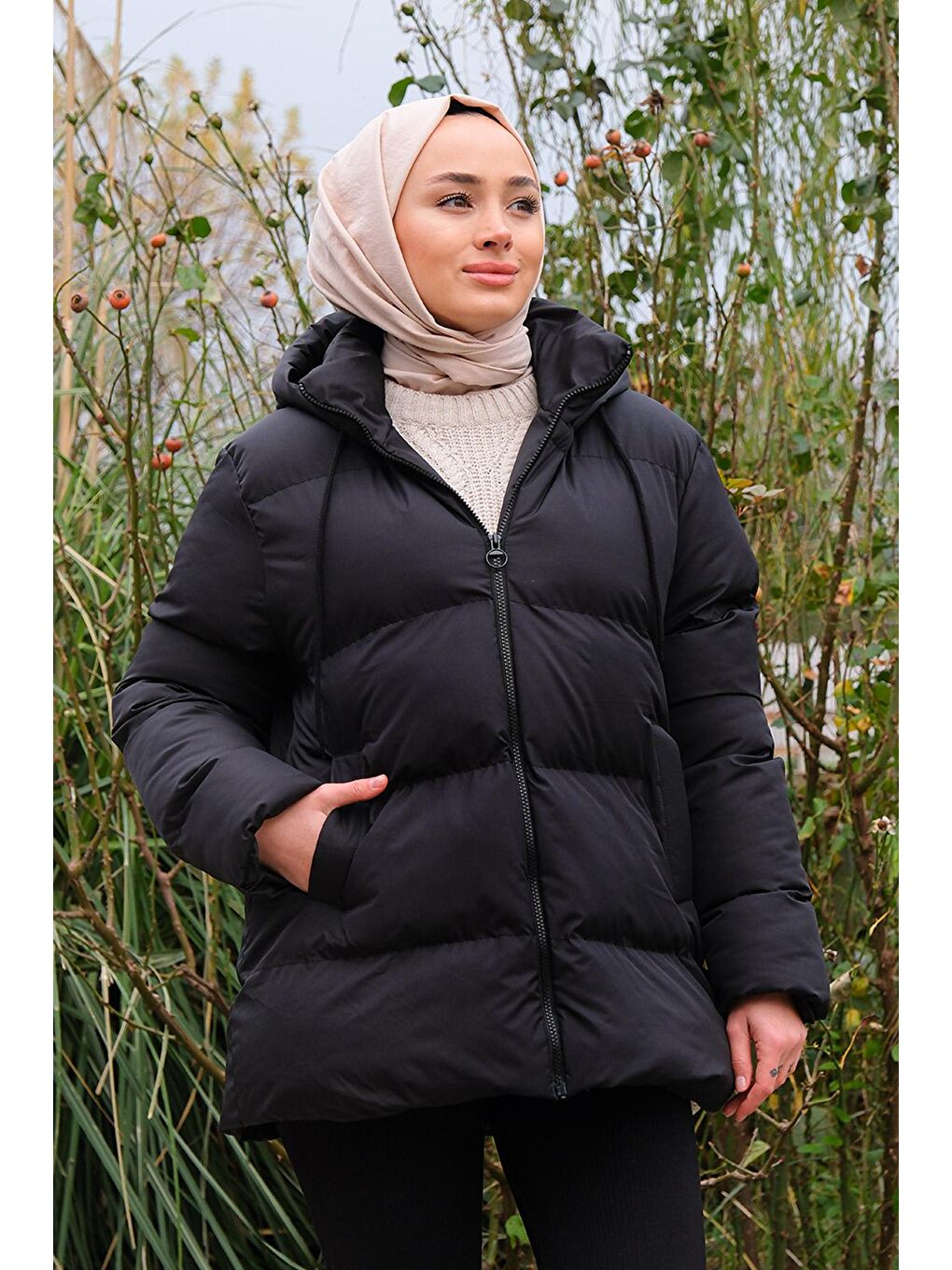 Kapüşonu Bağcıklı Şişme Mont Siyah-1