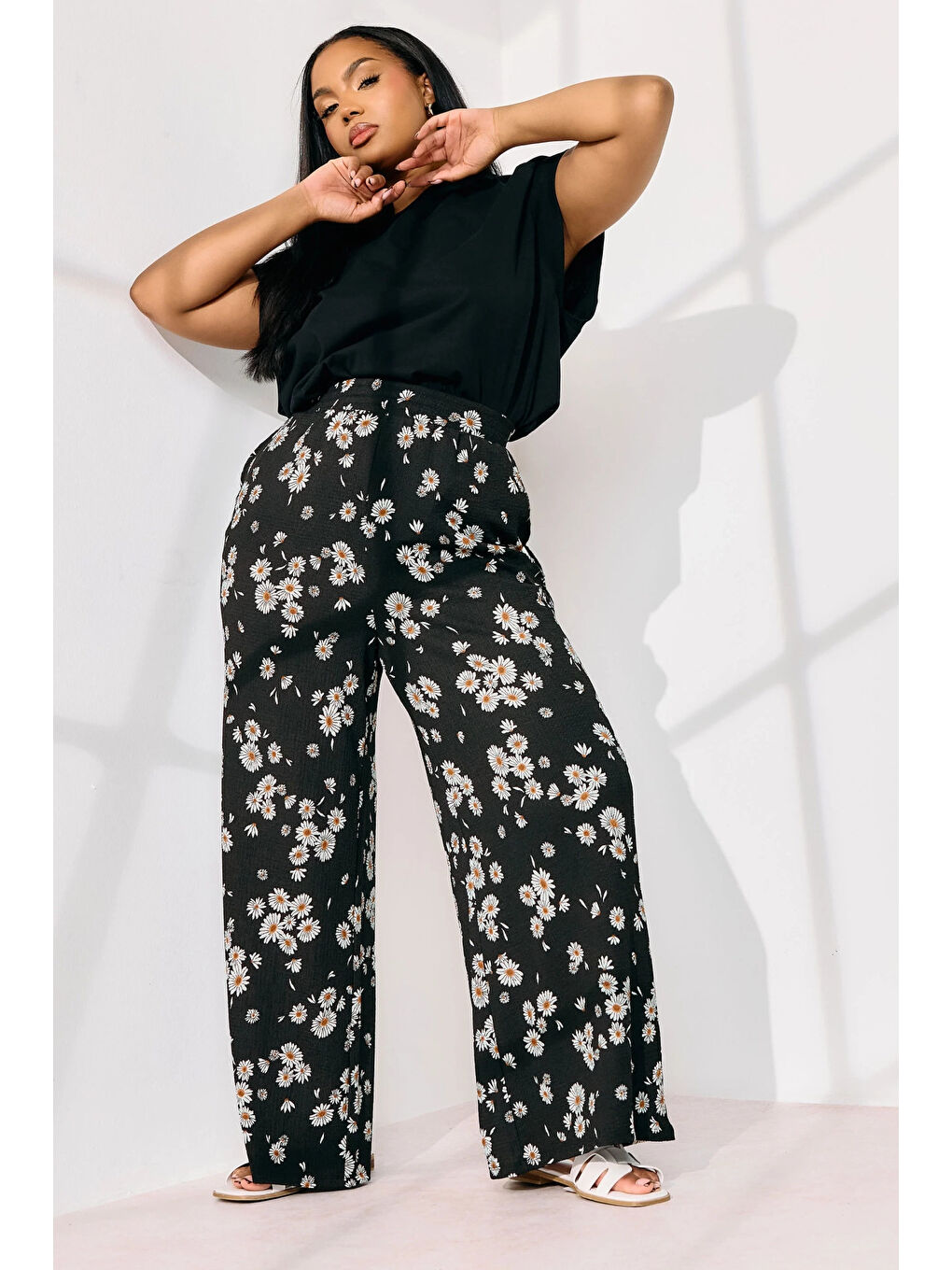 Siyah Büyük Beden Beli Lastikli Cepli Papatya Desenli Pantolon 310139-1