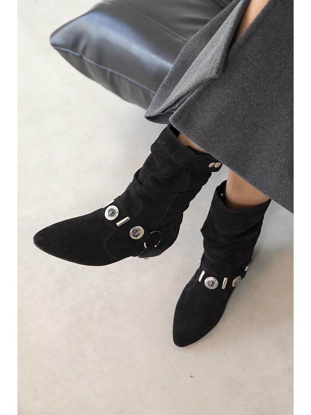 Spark Kadın Aksesuar Detay  Hakiki Deri Süet Bot Siyah-1