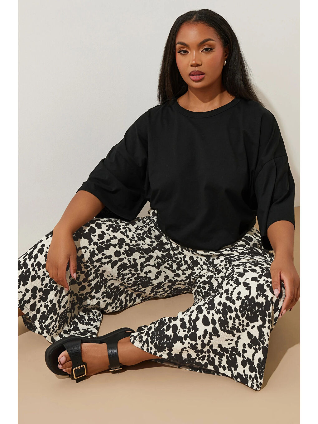 Siyah Büyük Beden Beli Lastikli Cepli Desenli Kapri Pantolon 145278-1