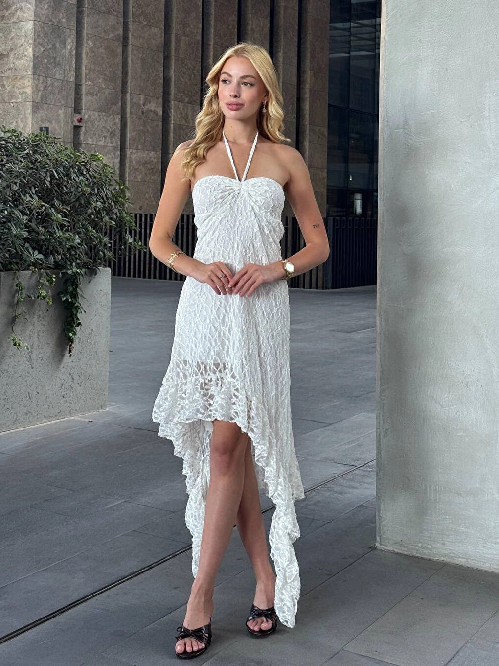 Kadın Beyaz Boyundan Bağlamalı Straplez Asimetrik Astarlı Dantel Elbise HZL25S-ZK13671-4