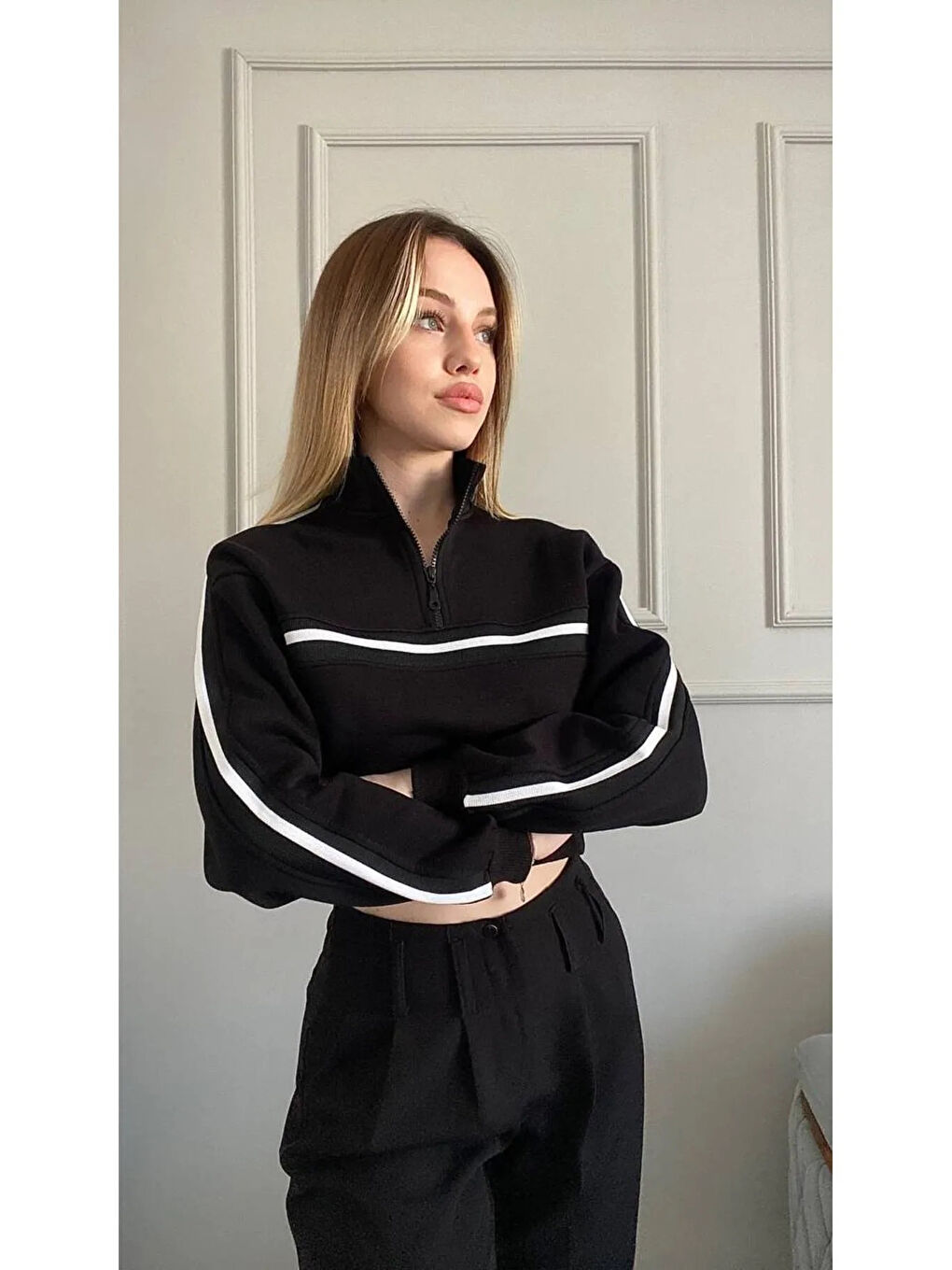 Kadın Siyah Beyaz Şeritli Fermuarlı Yaka 3 İplik Şardonlu Sweatshirt HZL24W-ZK12781-1