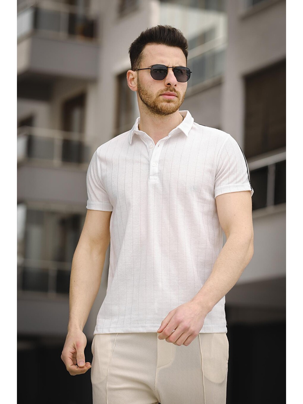 Beyaz Omzu Şerili Slim Fit Erkek Bisiklet Yaka Tişört-1