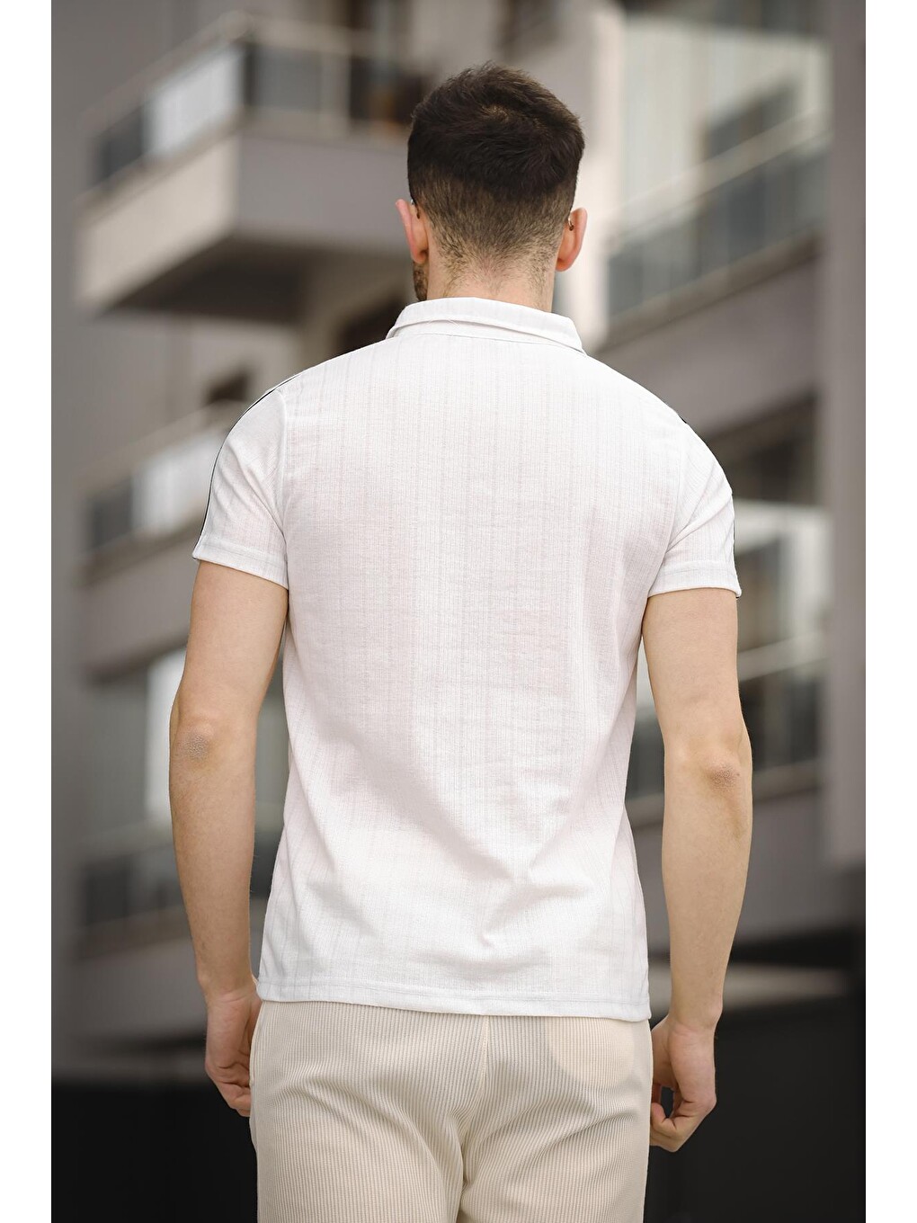 Beyaz Omzu Şerili Slim Fit Erkek Bisiklet Yaka Tişört-2