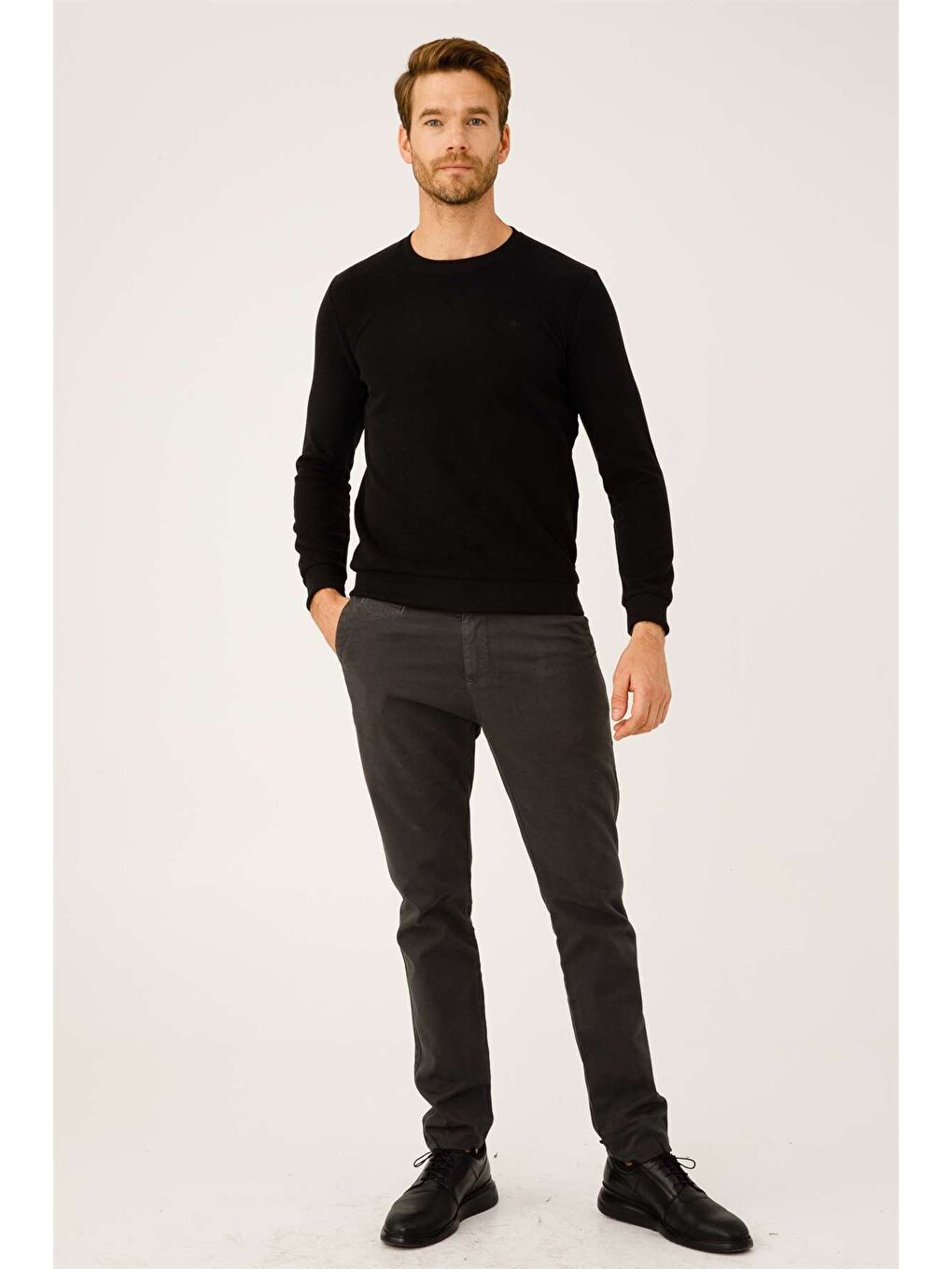 Siyah Rahat Kalıp Bisiklet Yaka Düz Uzun Kollu Triko